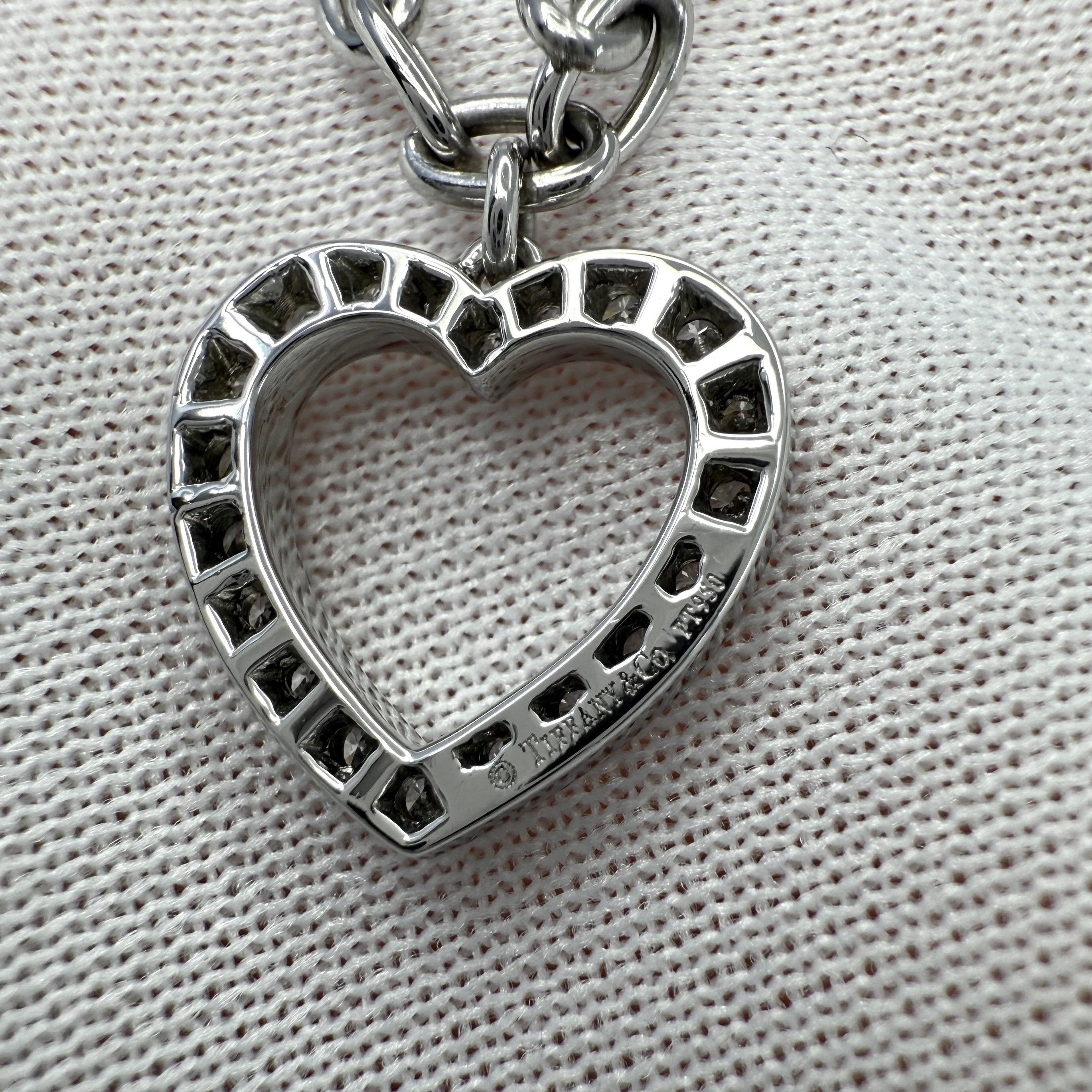 Raro bracciale charme vintage Tiffany & Co. con cuore di diamante 950 in platino in vendita 2