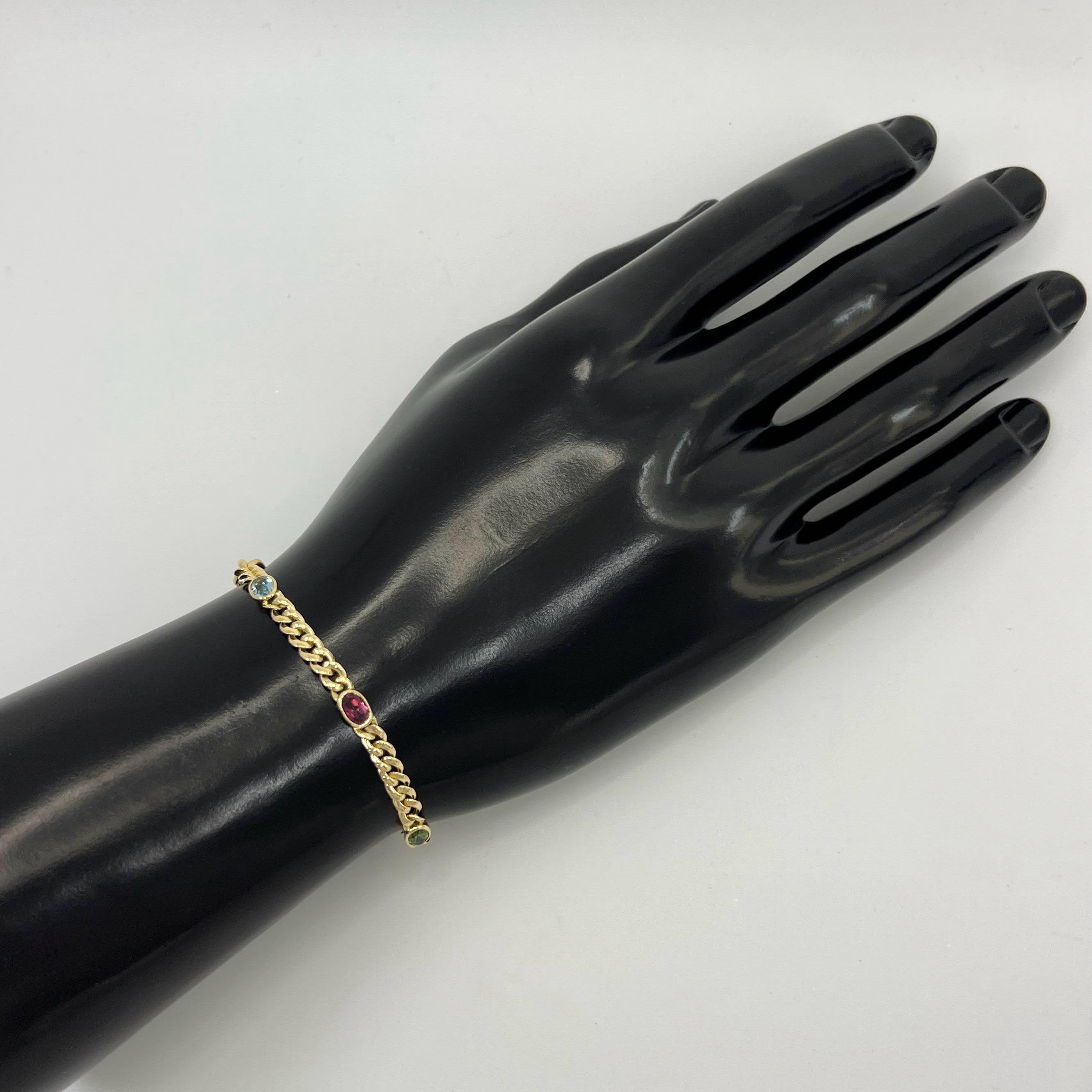 Rare Vintage Tiffany & Co Multi Colour Gemstone 18k Yellow Gold Curb Bracelet In Excellent Condition In Birmingham, GB