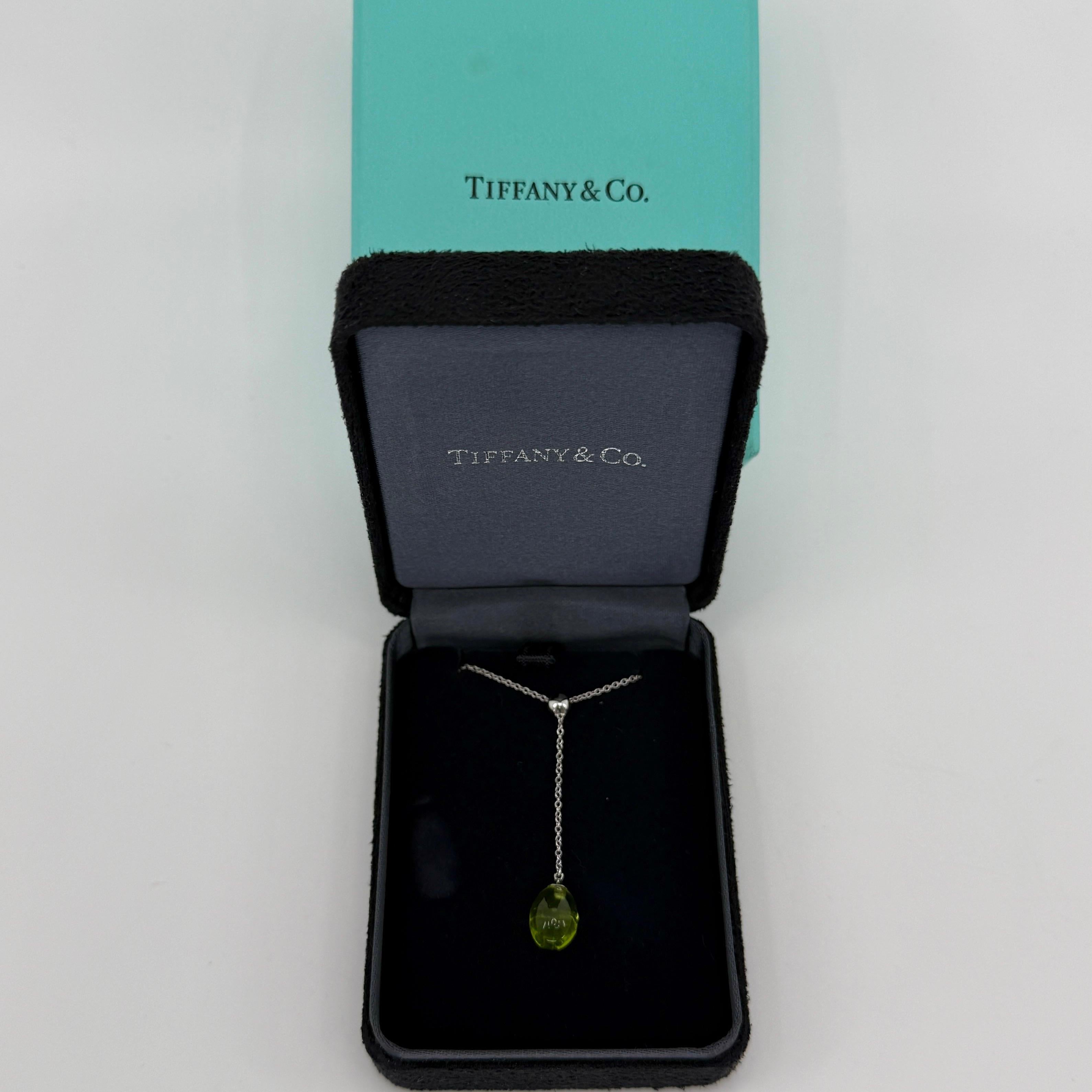 Rare Vintage Tiffany & Co. Peridot 18k White Gold Teardrop Drop Pendant Necklace For Sale 1