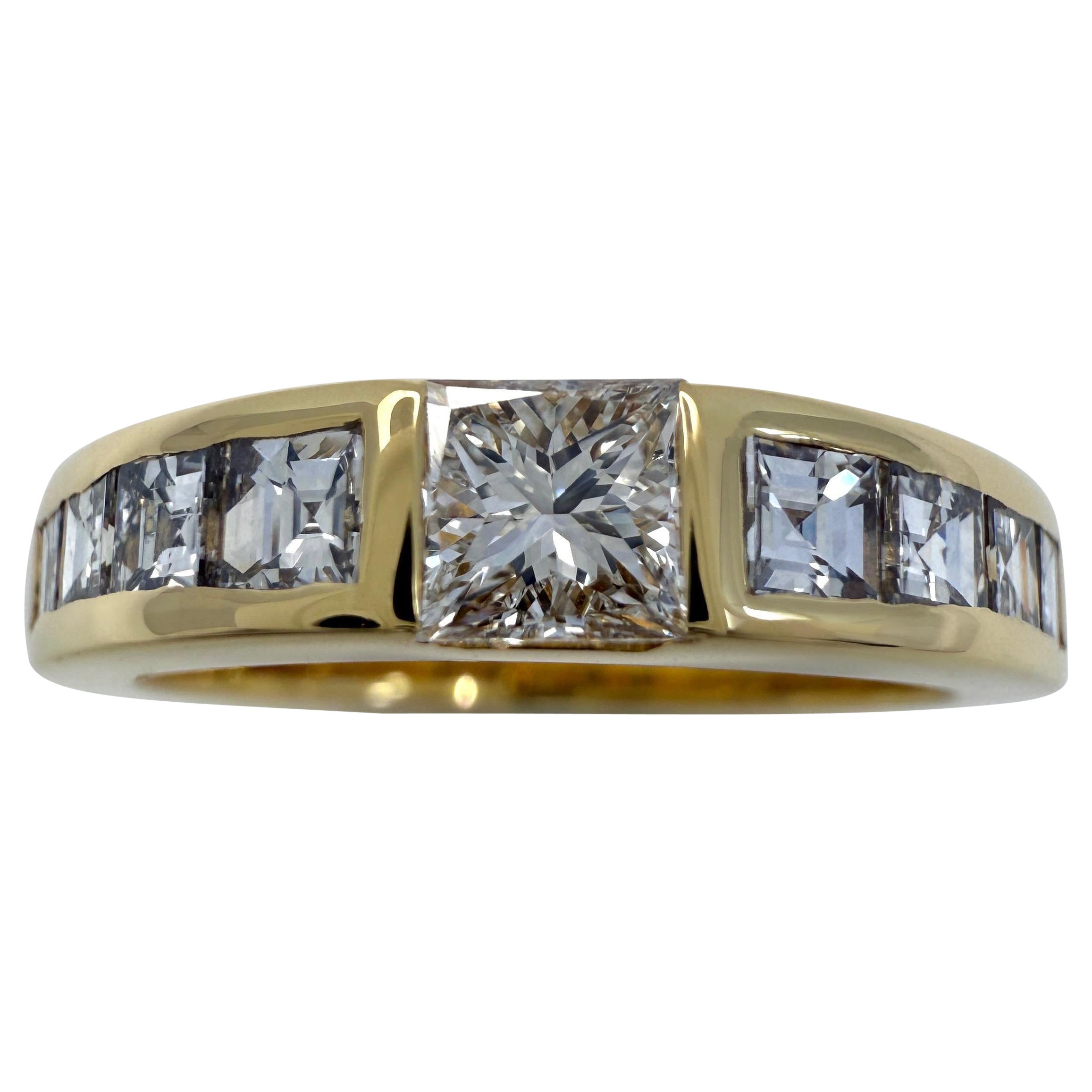 Rare Vintage Tiffany
Co. Bague en or jaune 18k avec diamant de taille princesse Carré