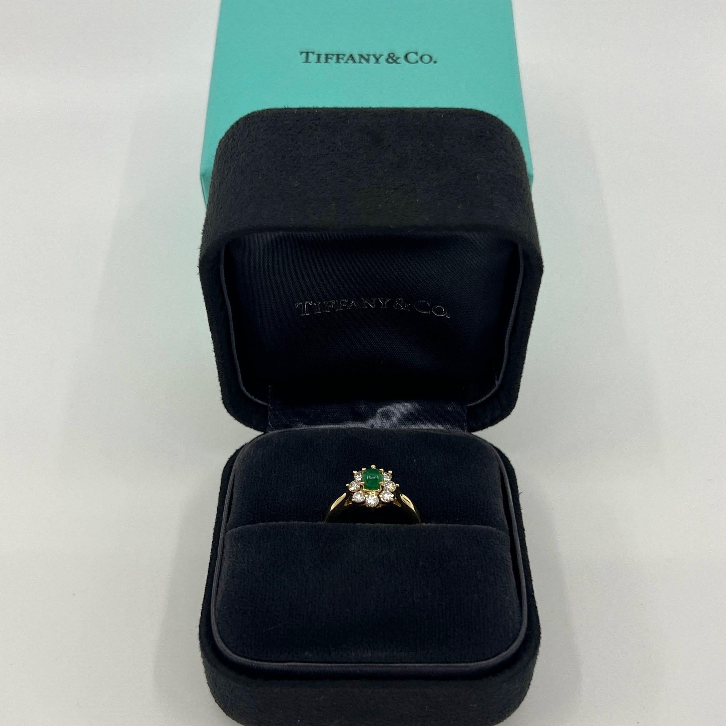 Rare Vintage Tiffany & Co. Round Emerald Diamond 18k Gold Cluster Flower Ring For Sale 3