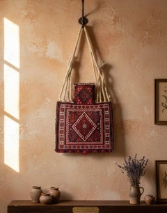 Rare sac à sel turc vintage. Suspension murale décorative faite à la main en rouge