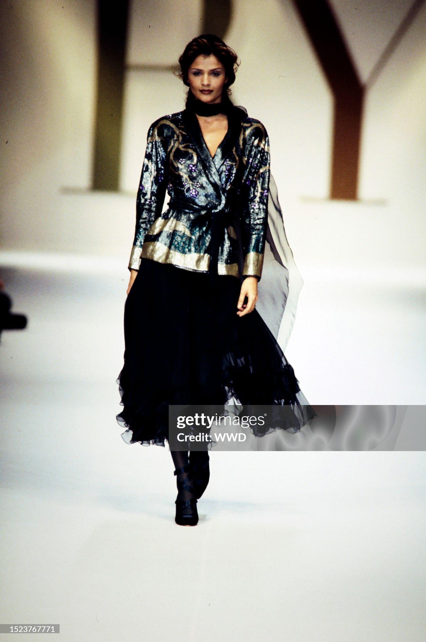 Seltene Vintage Valentino Garavani AW 1993 Runway Abend bestickte Jacke im Angebot 6