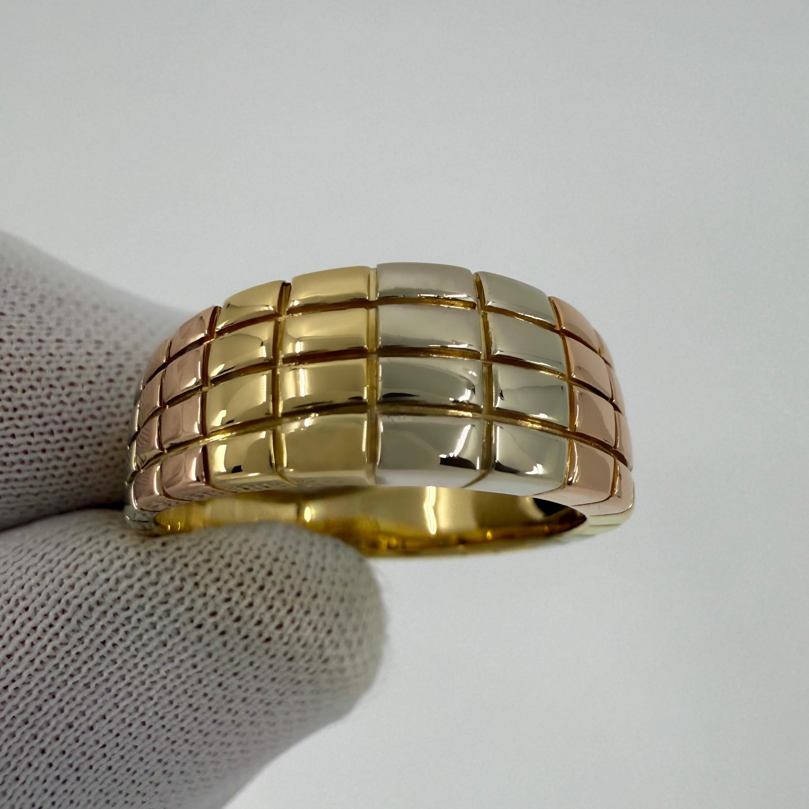 Raro anello d'epoca Van Cleef & Arpels in oro 18 carati multicolore con fascia fantasia In condizioni ottime in vendita a Birmingham, GB