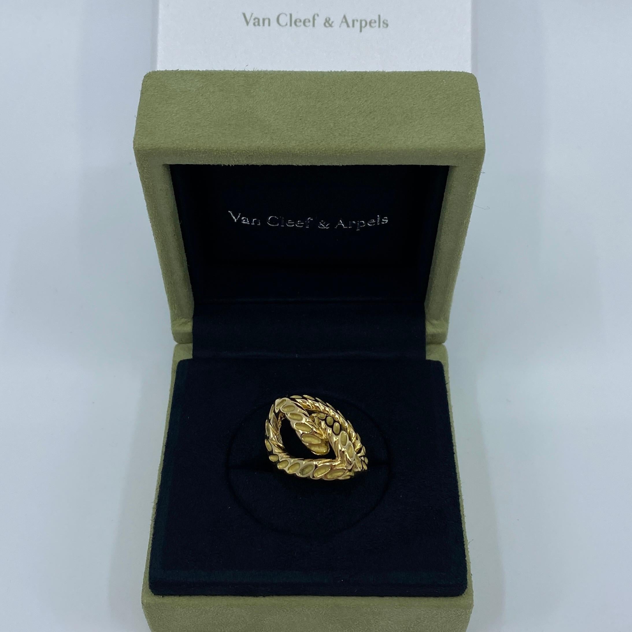Rare Vintage Van Cleef & Arpels 18k Yellow Gold Braid Rope Motif Ring with Box For Sale 3