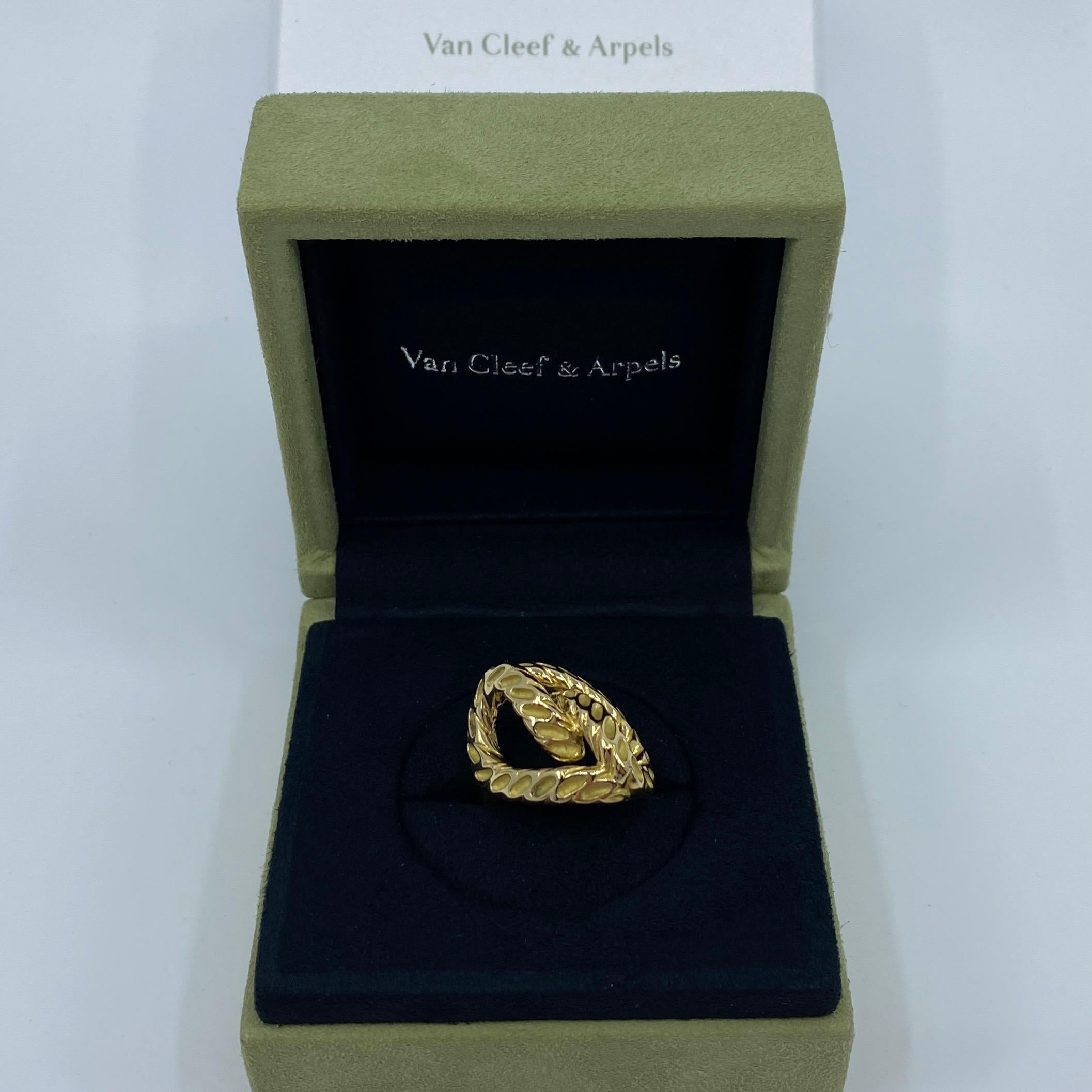 Rare Vintage Van Cleef & Arpels 18 Karat Yellow Gold Braid Rope Motif Ring.

A stunning vintage ring with a unique braid/rope design typical of vintage VCA.

The ring is signed VCA 750 with serial numbers and French eagle gold hallmark.

A quality