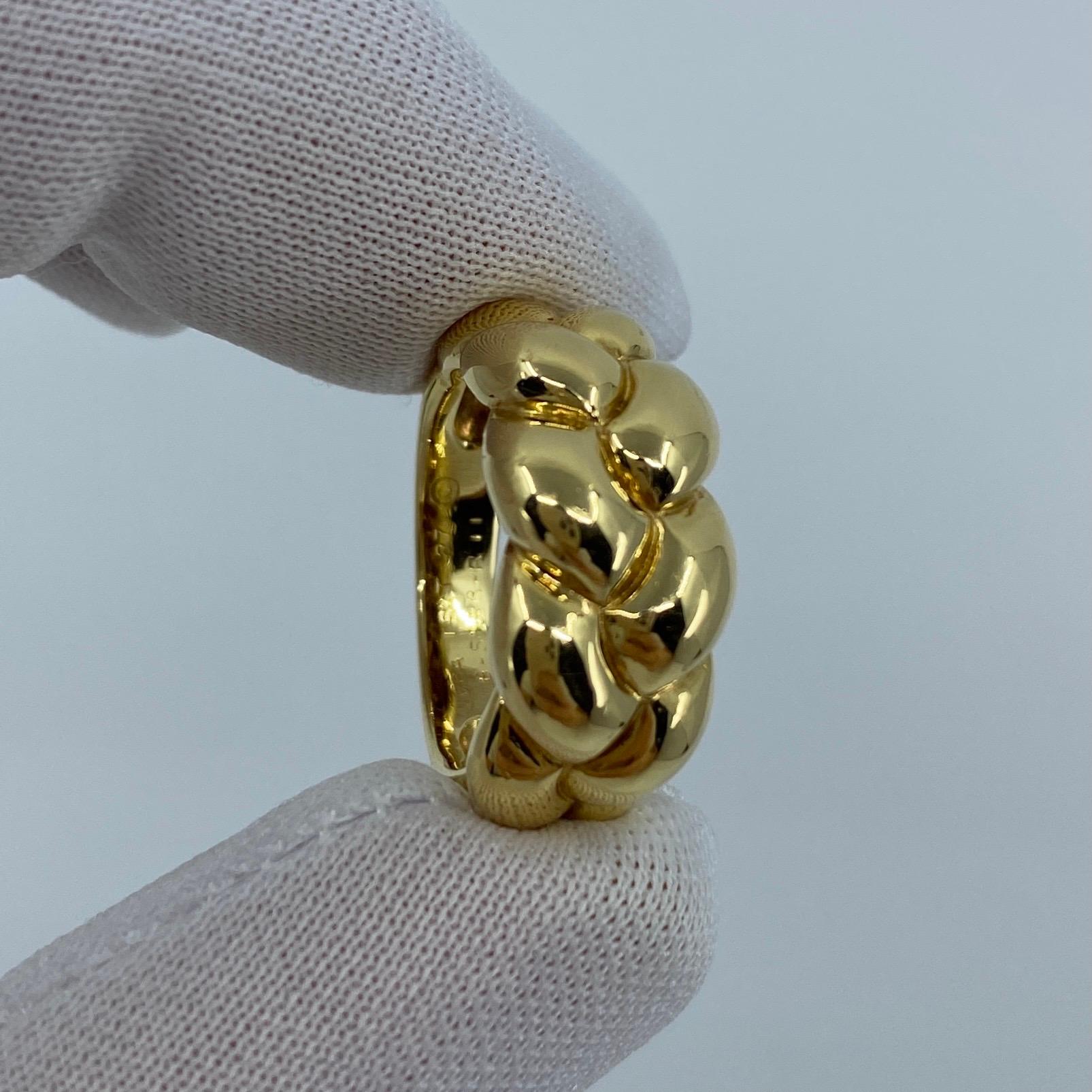 Vintage Van Cleef & Arpels 18 Karat Yellow Gold Braid Rope Ring.

A stunning vintage ring with a unique braid/rope design.
The ring is signed VCA 750 with serial numbers and French eagle gold hallmark.

Weighs 8.1g.

Ring size UK N - US 7 - Resizing