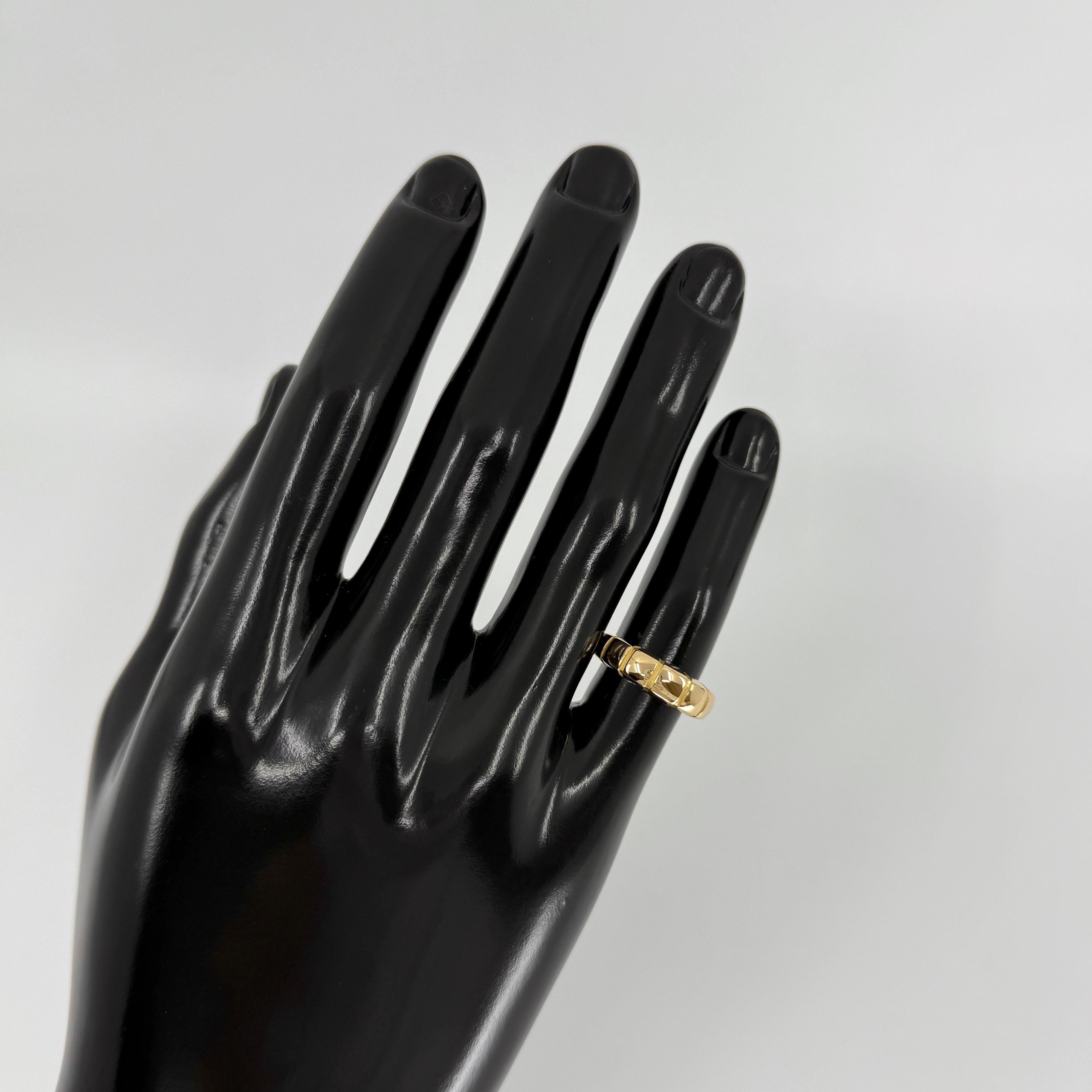 Women's or Men's Rare Vintage Van Cleef & Arpels 18k Yellow Gold Fancy Band Ring US6 EU52 For Sale
