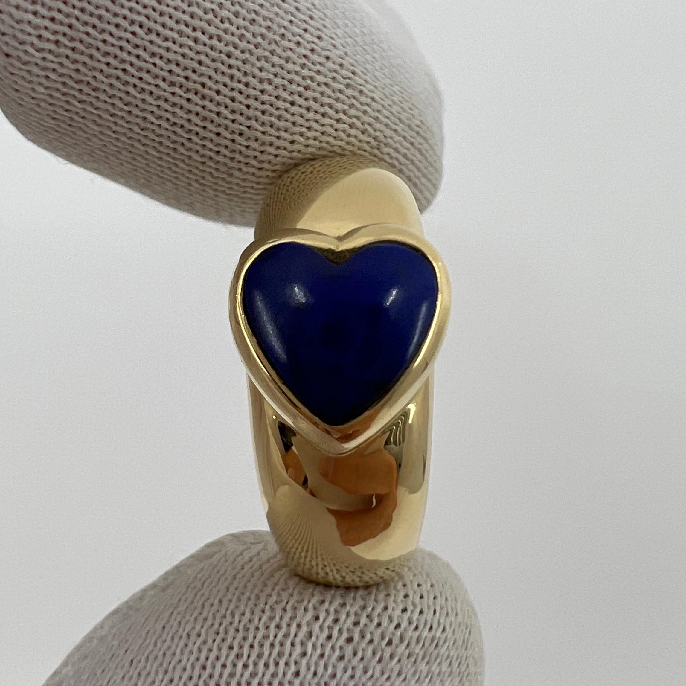 Rare Vintage Van Cleef & Arpels 18k Yellow Gold Lapis Lazuli Heart Ring with Box In Good Condition In Birmingham, GB