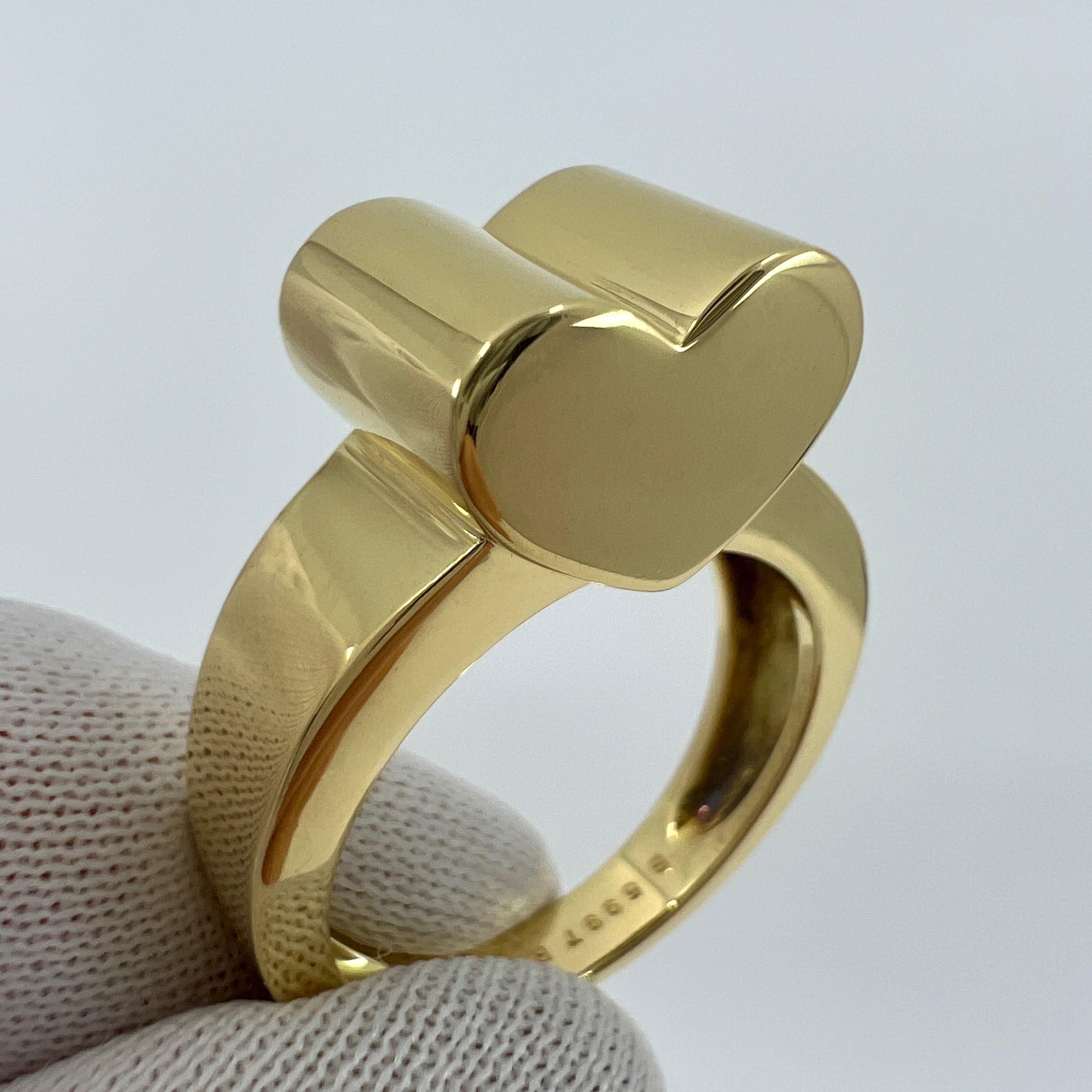 Rare Vintage Van Cleef & Arpels 18k Yellow Gold Heart Love Motif Ring.

A vintage Van Cleef & Arpels ring with a bold heart motif.

This large love heart sits approximately 7mm above the finger and is 11m wide x 8.5mm long. A bold statement piece.
