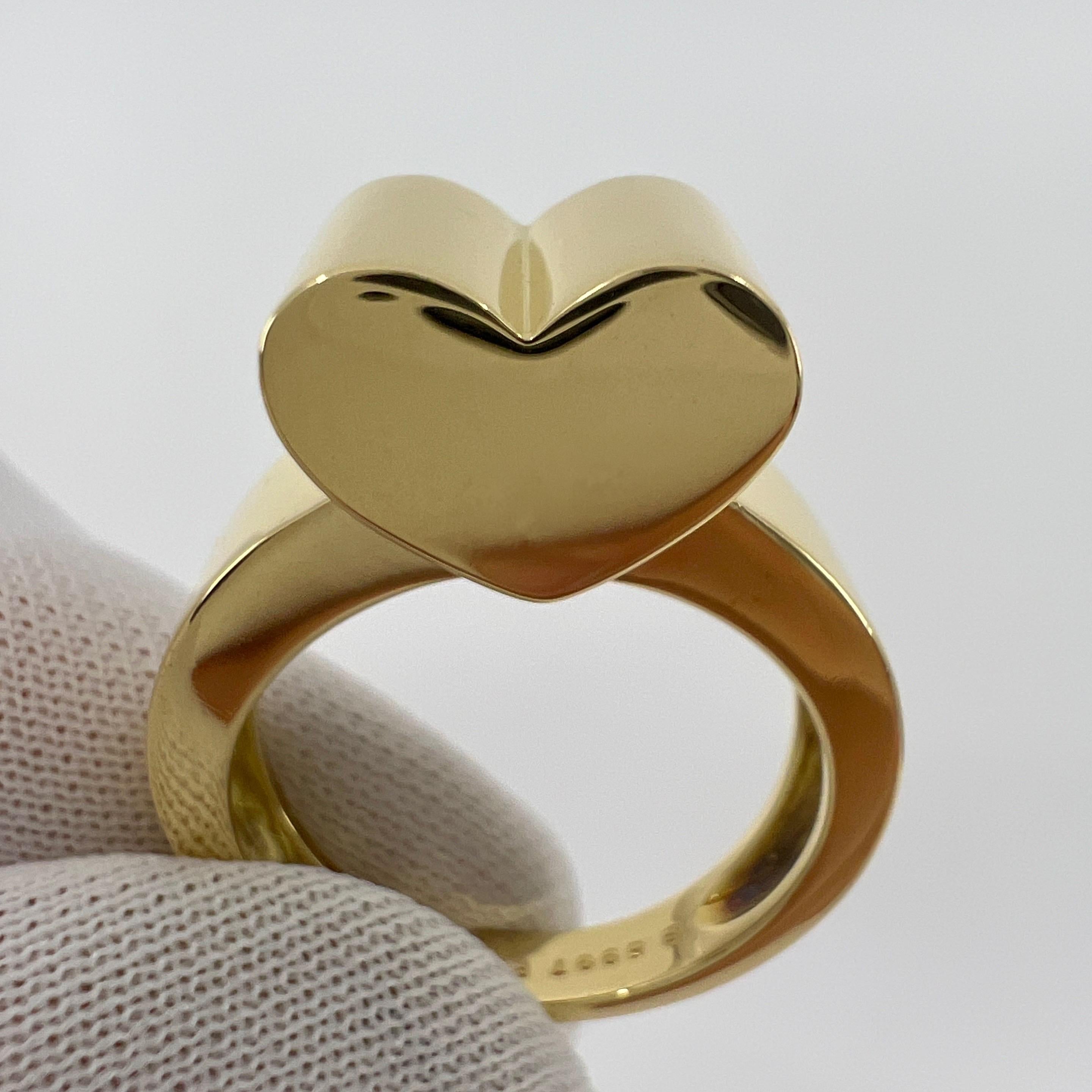 Women's or Men's Rare Vintage Van Cleef & Arpels 18k Yellow Gold Love Heart Motif Ring