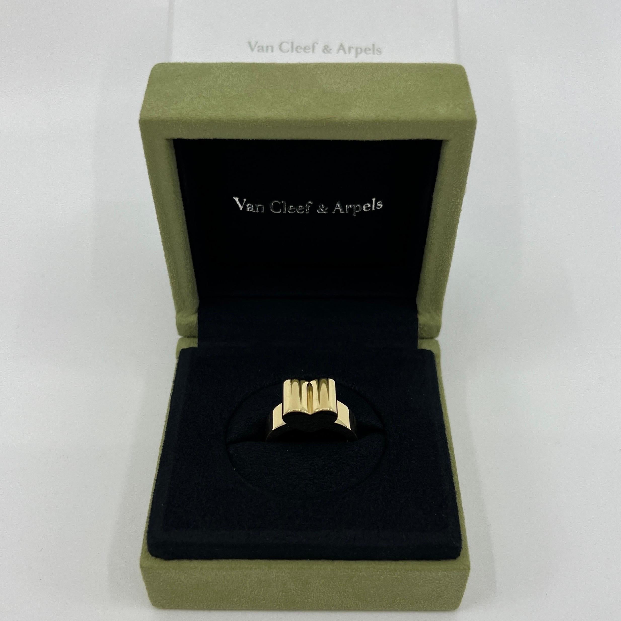 Rare Vintage Van Cleef & Arpels 18k Yellow Gold Love Heart Motif Ring 5