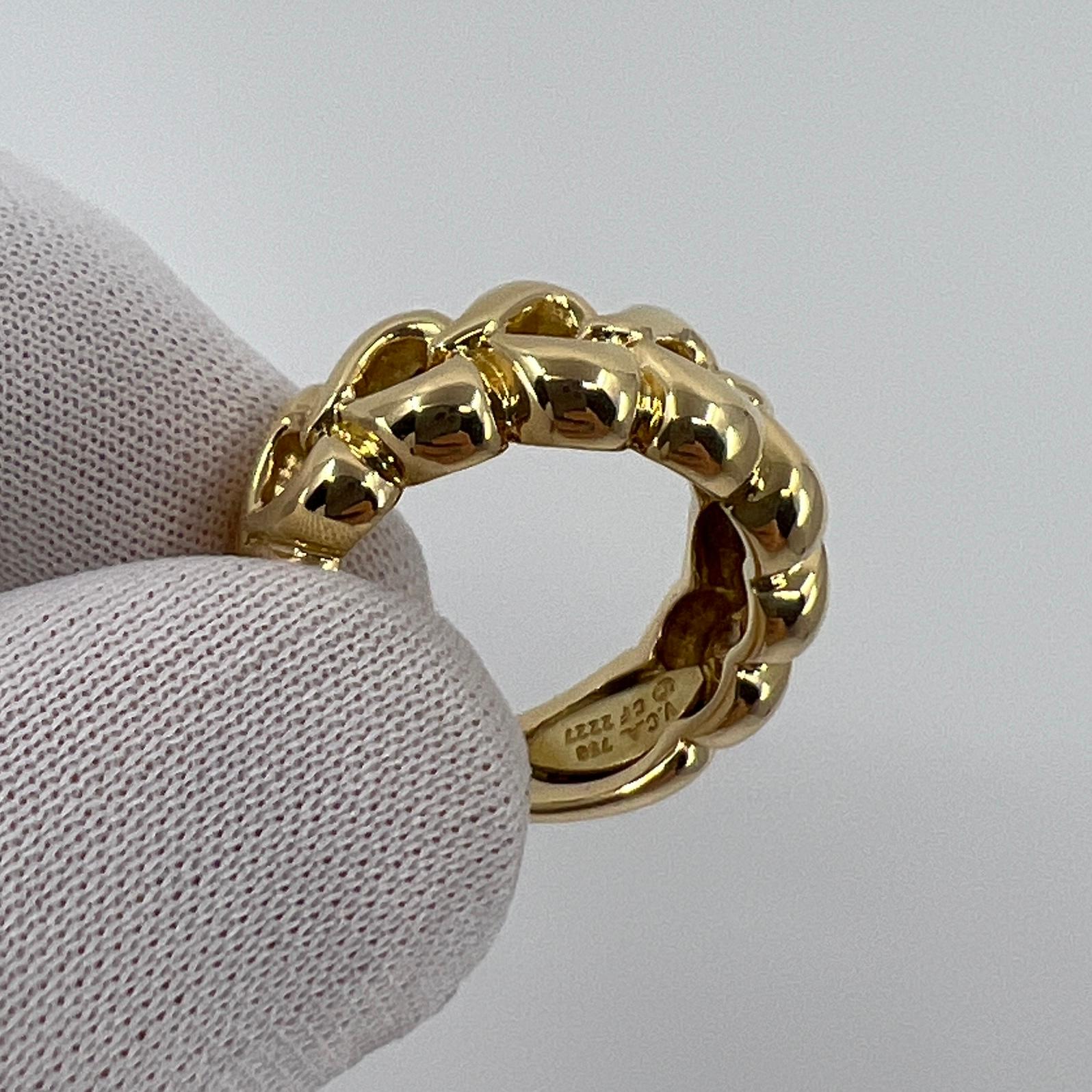 Rare Vintage Van Cleef & Arpels 18k Yellow Gold Open Heart Band Ring with Box For Sale 7