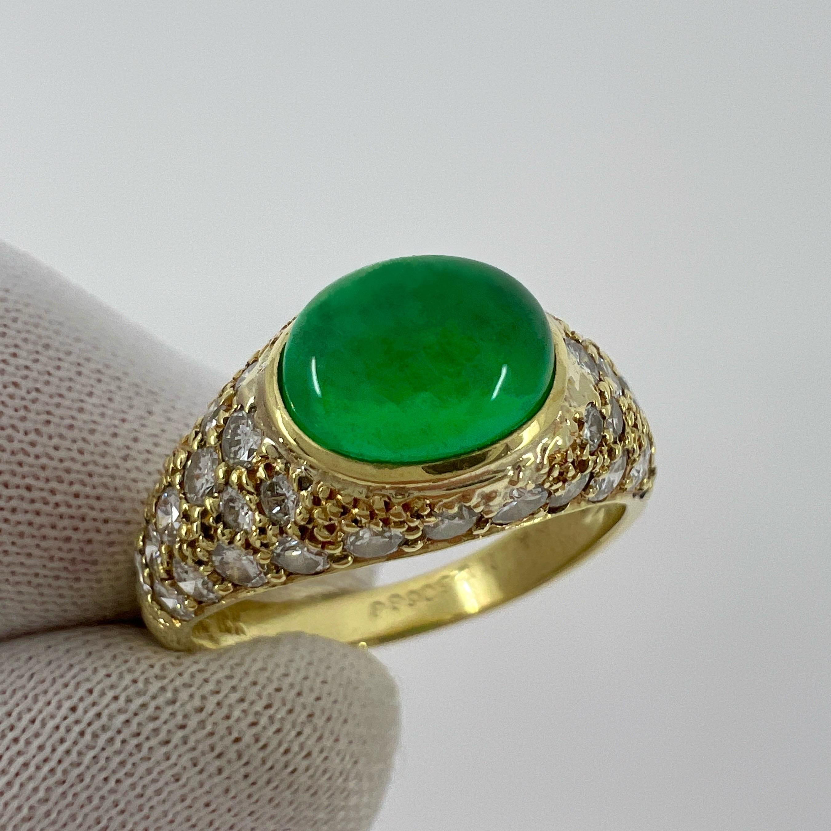 Rare Vintage Van Cleef & Arpels 2 Carat Emerald And Diamond Cocktail Dome Ring In Excellent Condition For Sale In Birmingham, GB