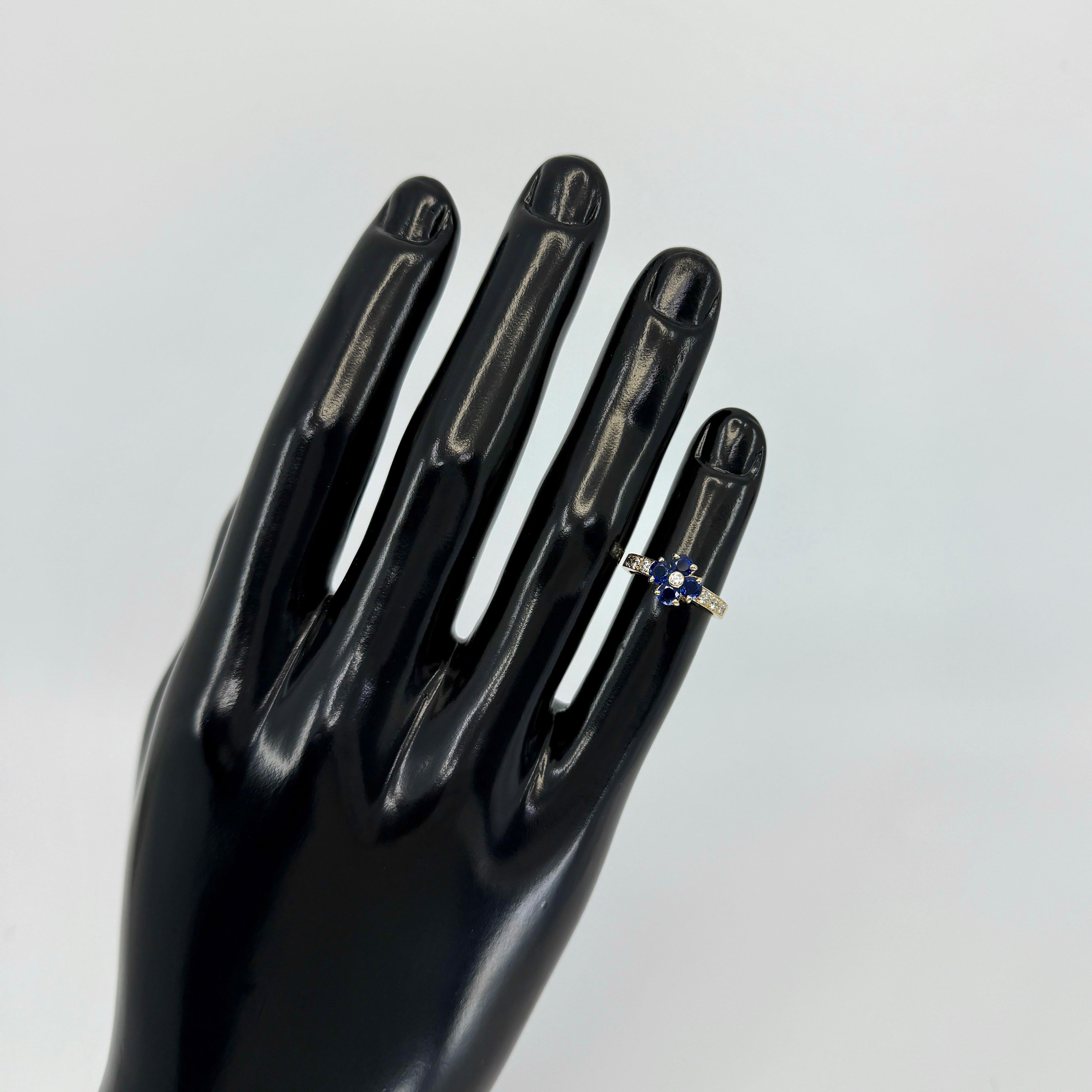 Rare Vintage Van Cleef & Arpels Blue Sapphire & Diamond Fleurette Flower Ring In Excellent Condition For Sale In Birmingham, GB