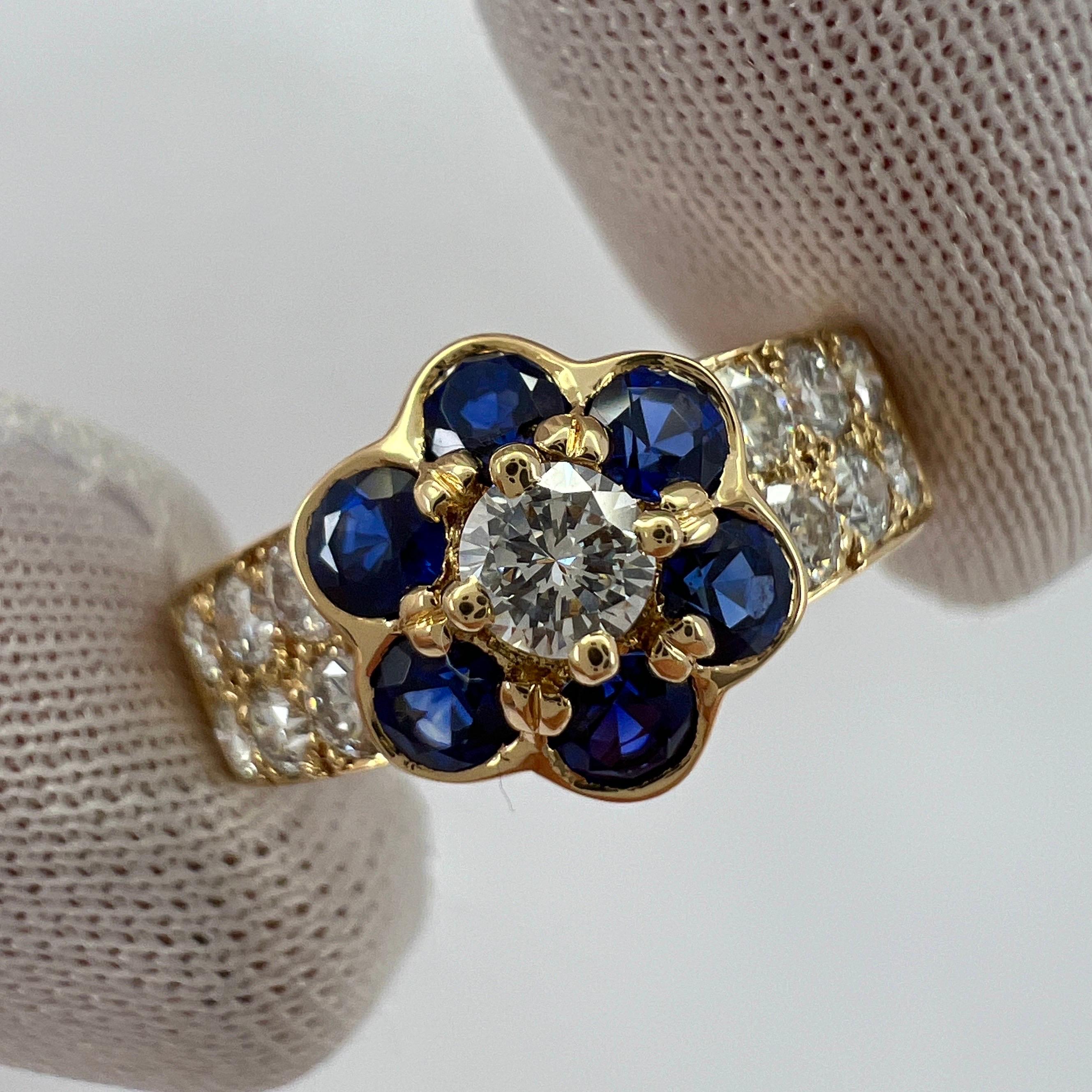 Van Cleef & Arpels, rare bague fleur Fleurette en saphir bleu et diamants Excellent état à Birmingham, GB