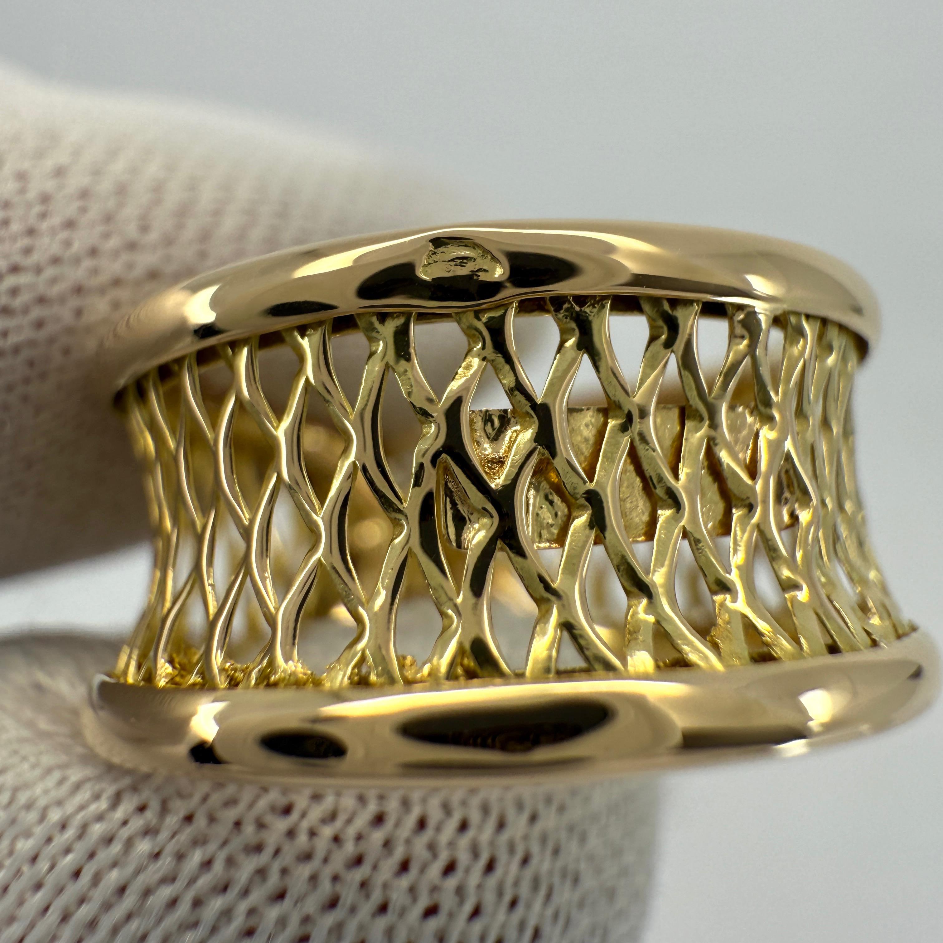 Rare Vintage Van Cleef & Arpels Diamond 18k Yellow Gold Flower Filigree Ring For Sale 4