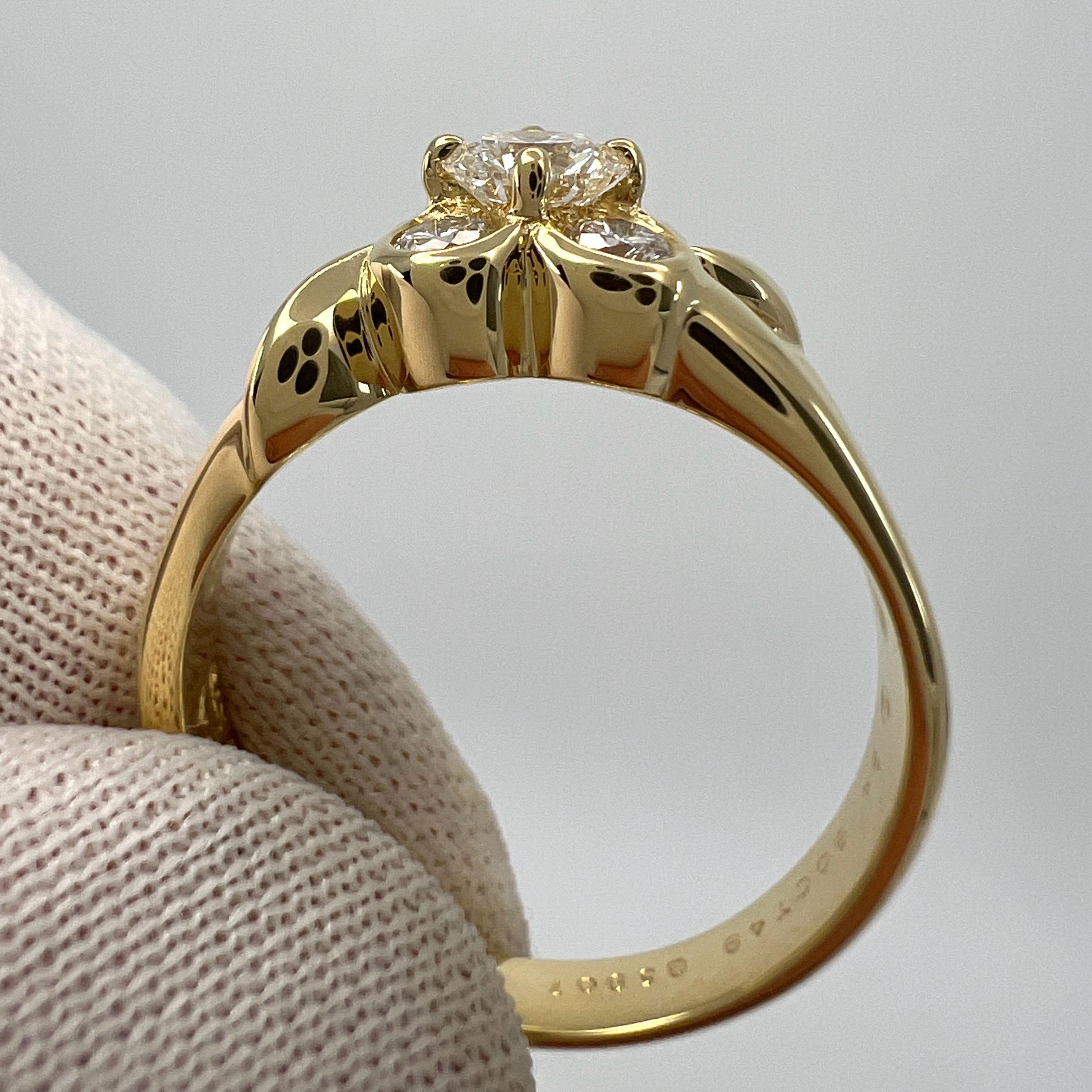 Women's or Men's Rare Vintage Van Cleef & Arpels Diamond 18k Yellow Gold Flower Onbell Ring