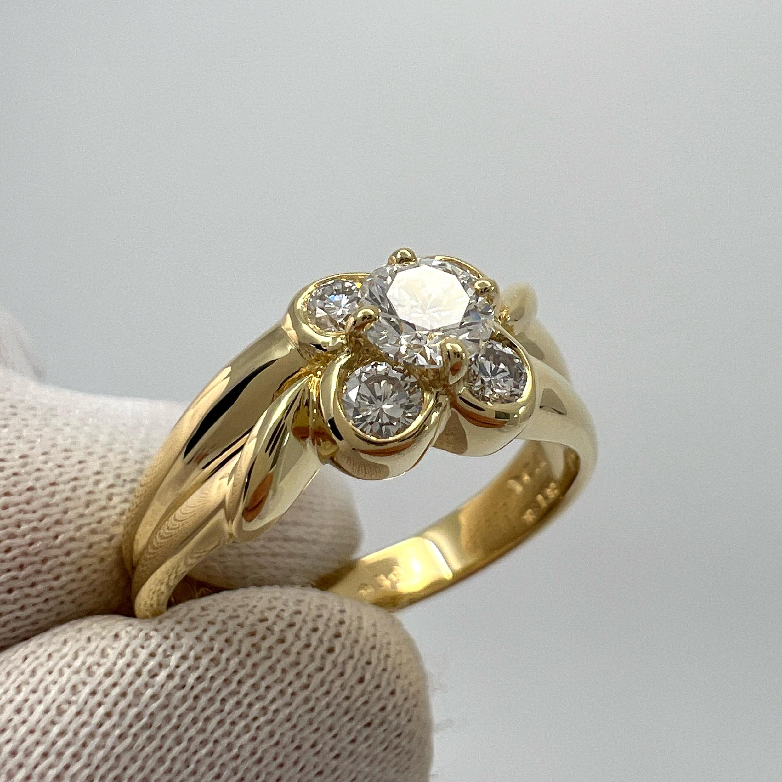 Rare Vintage Van Cleef & Arpels Diamond 18k Yellow Gold Flower Onbell Ring 4