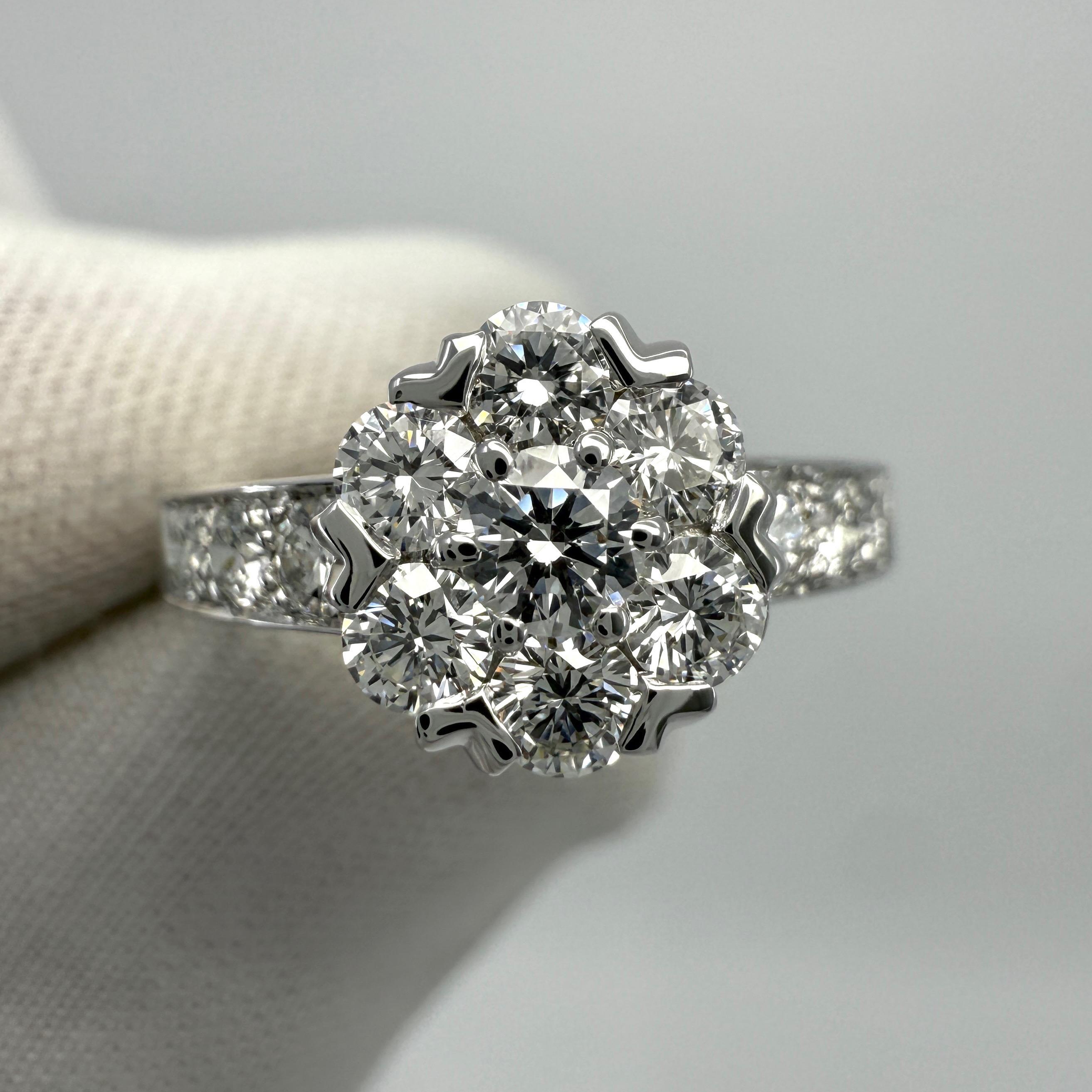 Taille ronde Rare Vintage Van Cleef & Arpels Diamond Fleurette 18k White Gold Flower Ring en vente