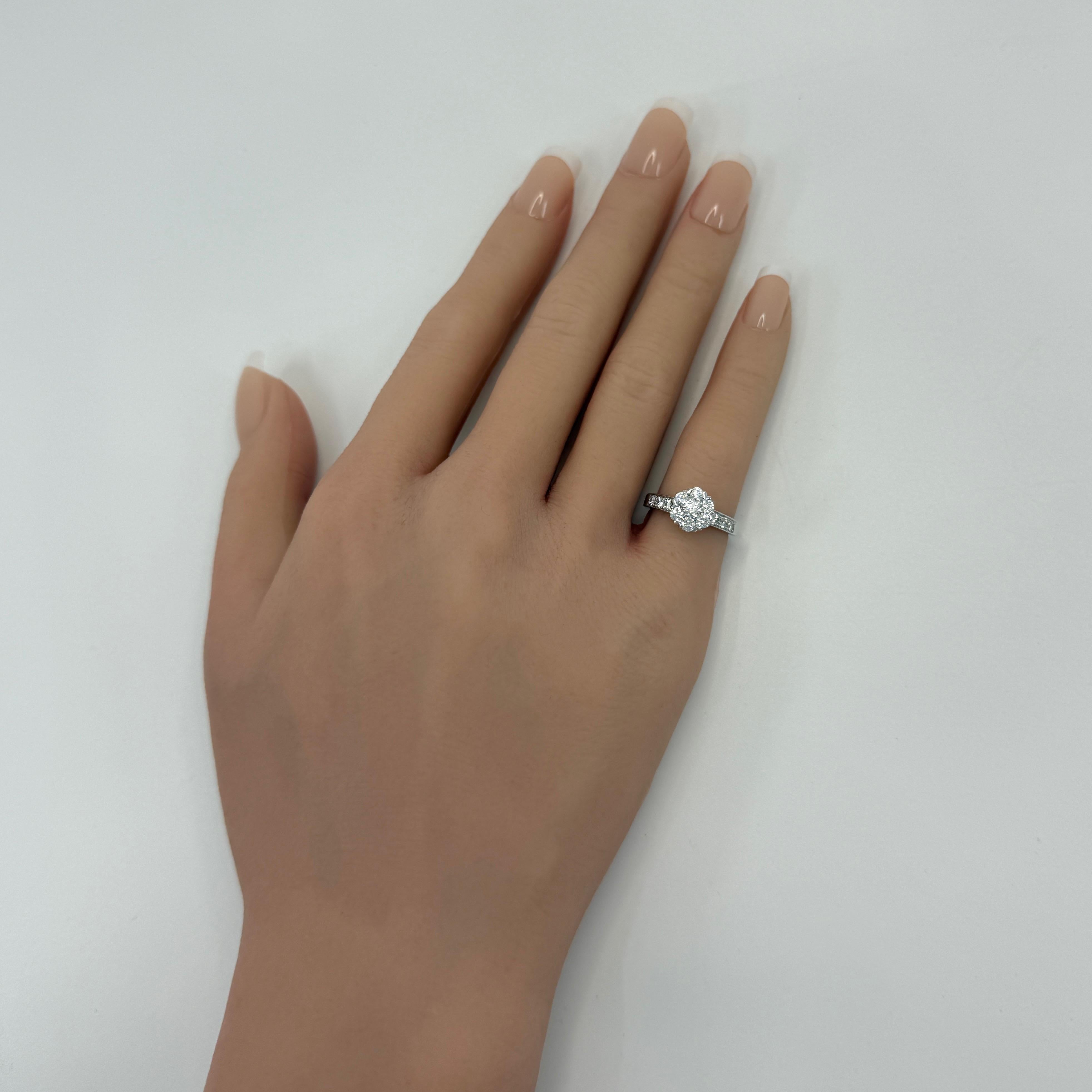 Rare Vintage Van Cleef & Arpels Diamond Fleurette 18k White Gold Flower Ring Unisexe en vente