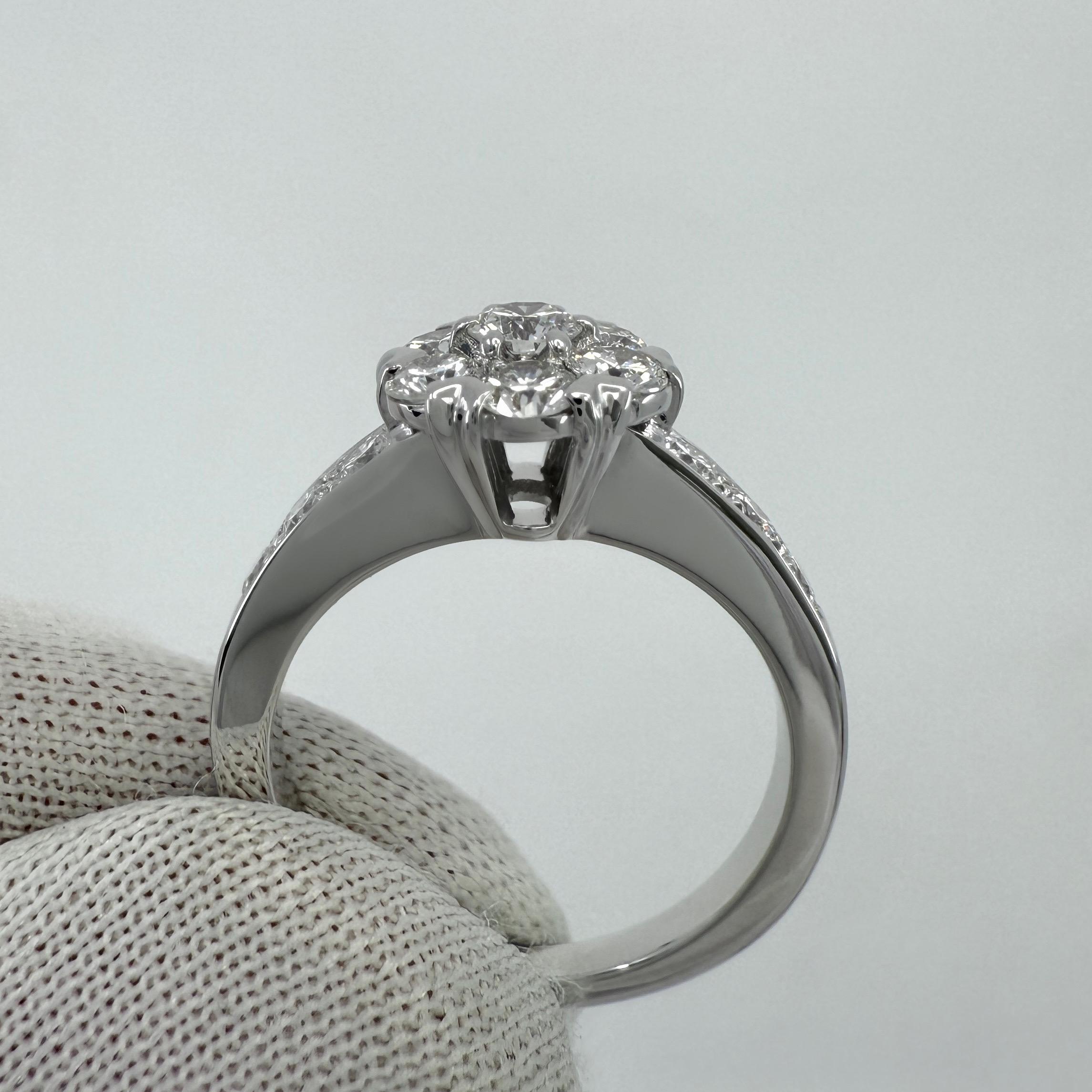 Rare Vintage Van Cleef & Arpels Diamond Fleurette 18k White Gold Flower Ring en vente 1