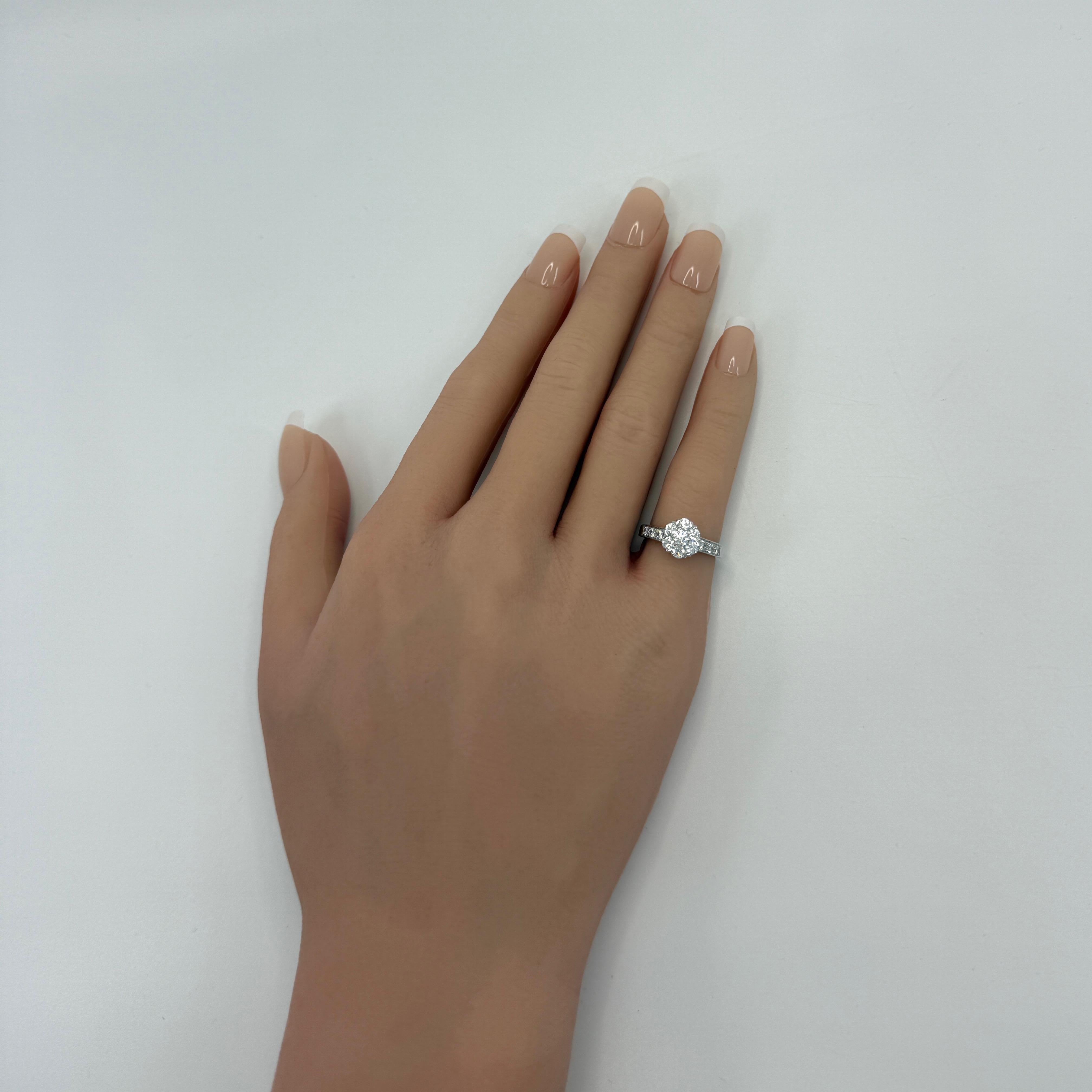 Rare Vintage Van Cleef & Arpels Diamond Fleurette 18k White Gold Flower Ring en vente 3