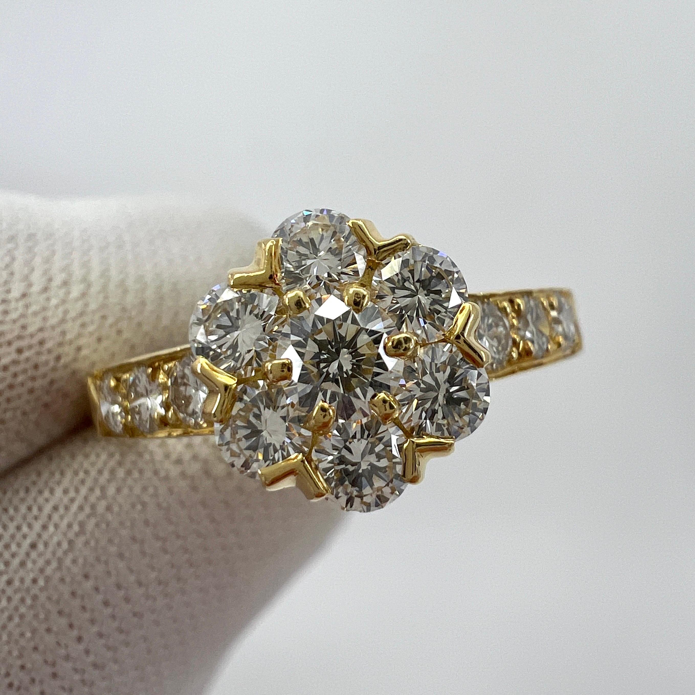 Van Cleef & Arpels, rare bague fleur en or jaune 18 carats avec diamants 5