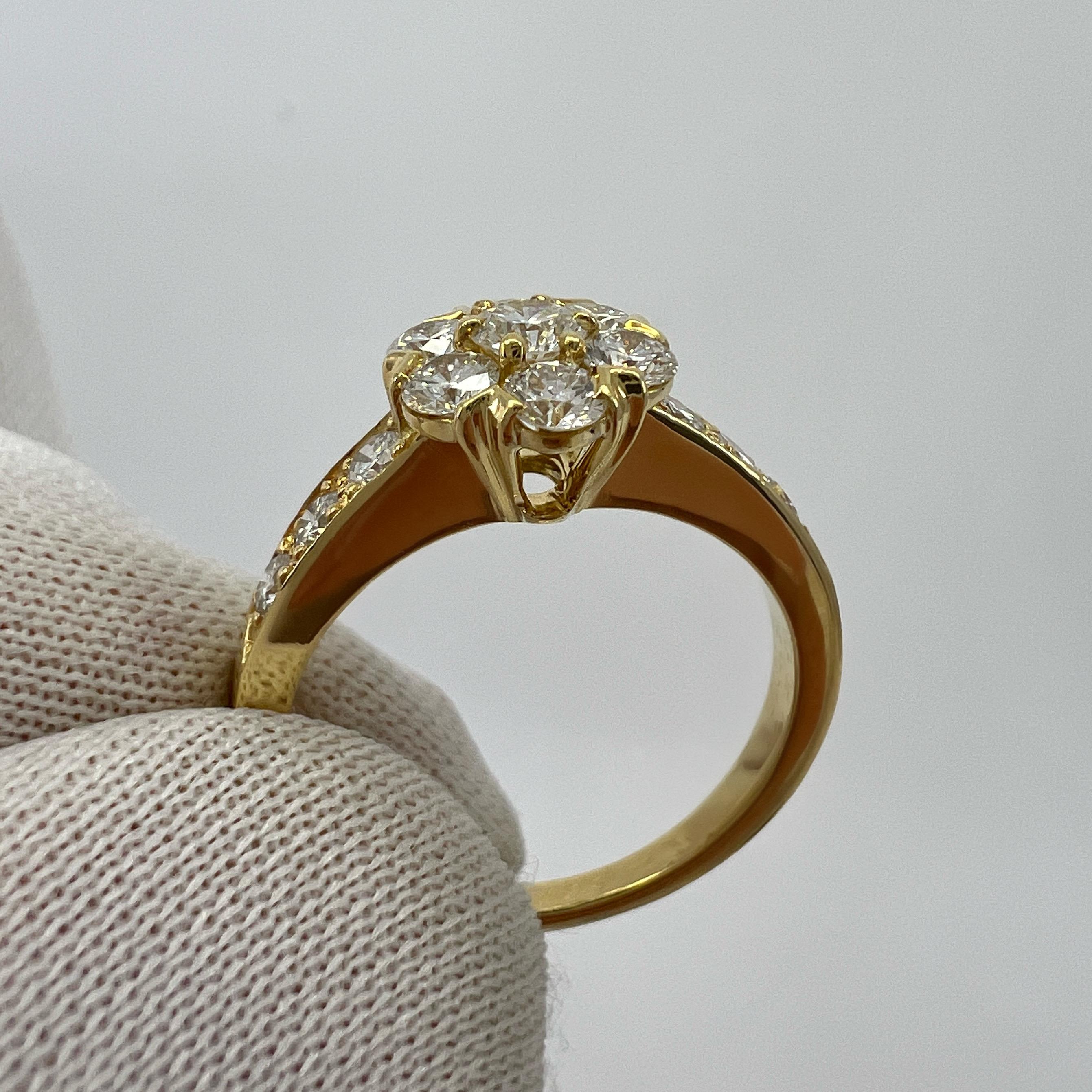 Taille ronde Van Cleef & Arpels, rare bague fleur en or jaune 18 carats avec diamants