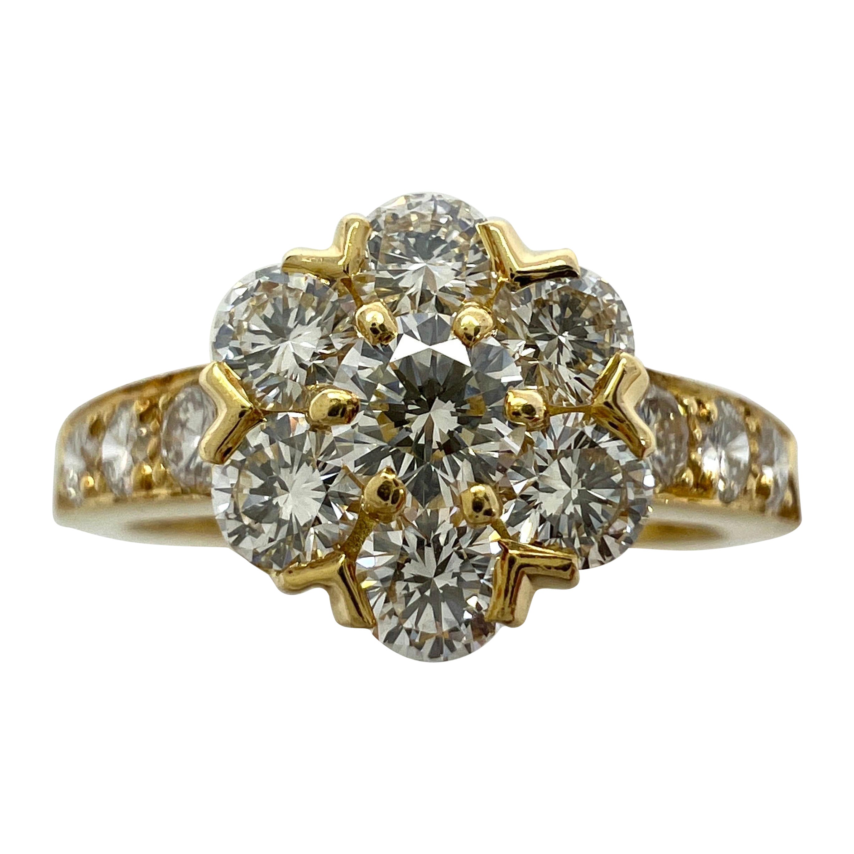 Van Cleef & Arpels, rare bague fleur en or jaune 18 carats avec diamants