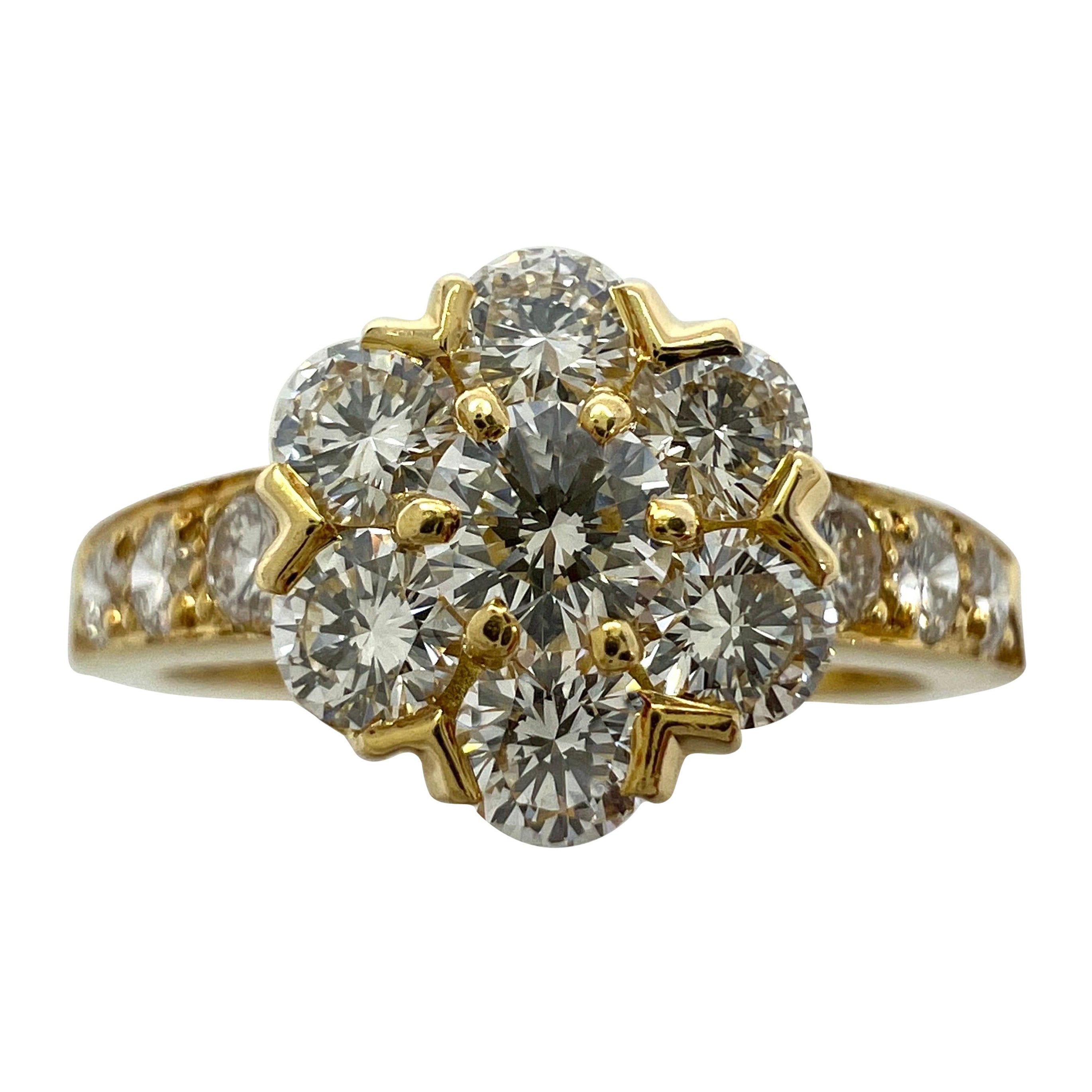 Van Cleef & Arpels, rare bague fleur en or jaune 18 carats avec diamants