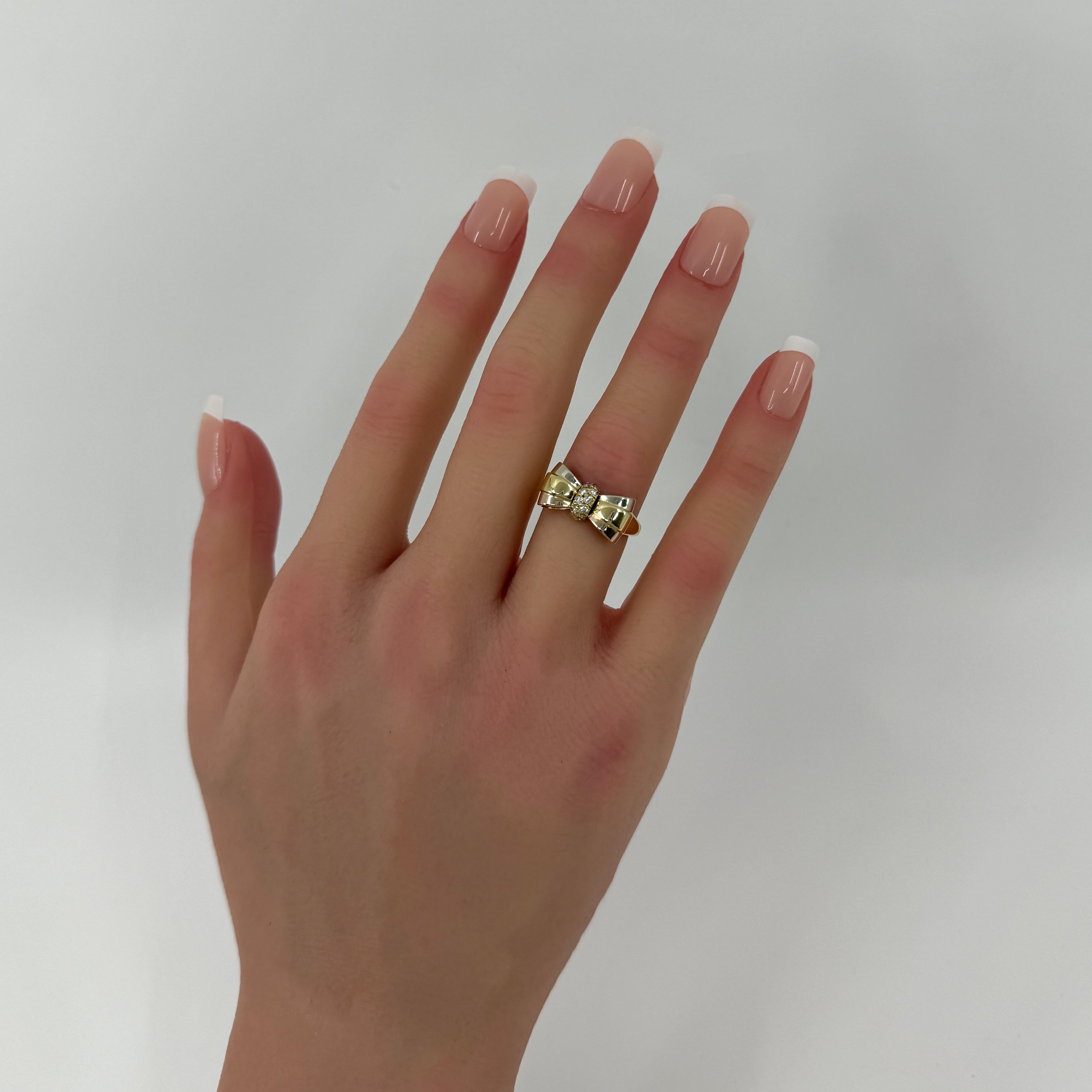 Women's or Men's Rare Vintage Van Cleef & Arpels Diamond Ribbon Bow 18k Mutli Tone Gold Ring For Sale