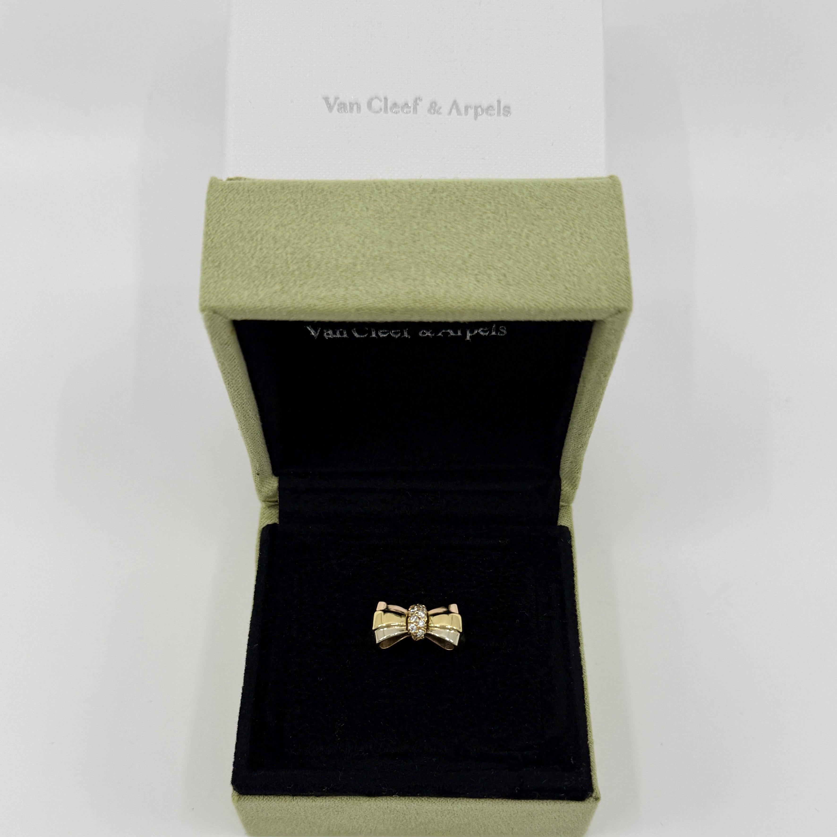 Rare Vintage Van Cleef & Arpels Diamond Ribbon Bow 18k Mutli Tone Gold Ring For Sale 4