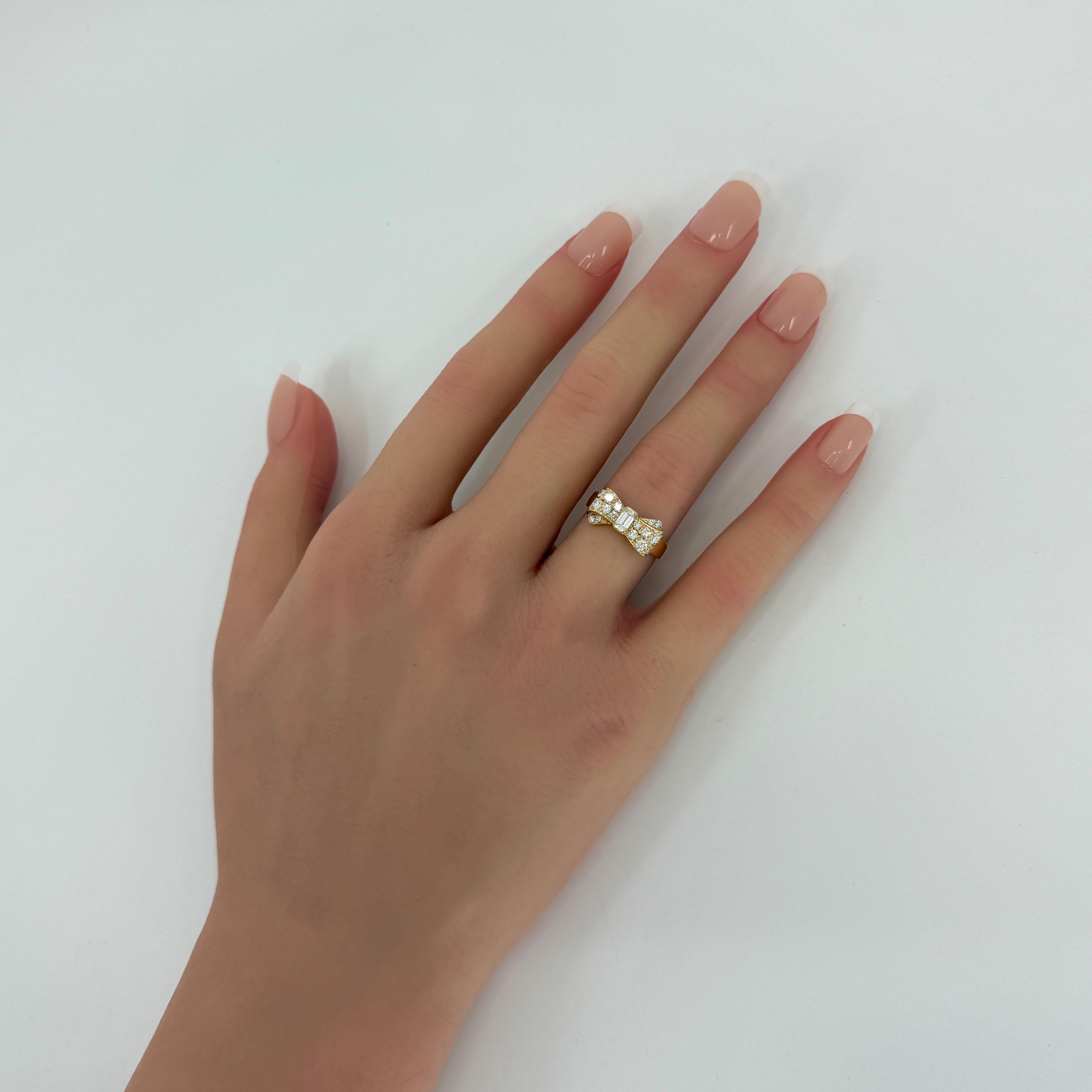 Rare Vintage Van Cleef & Arpels Diamond Ribbon Bow 18k Yellow Gold Cocktail Ring In Excellent Condition In Birmingham, GB