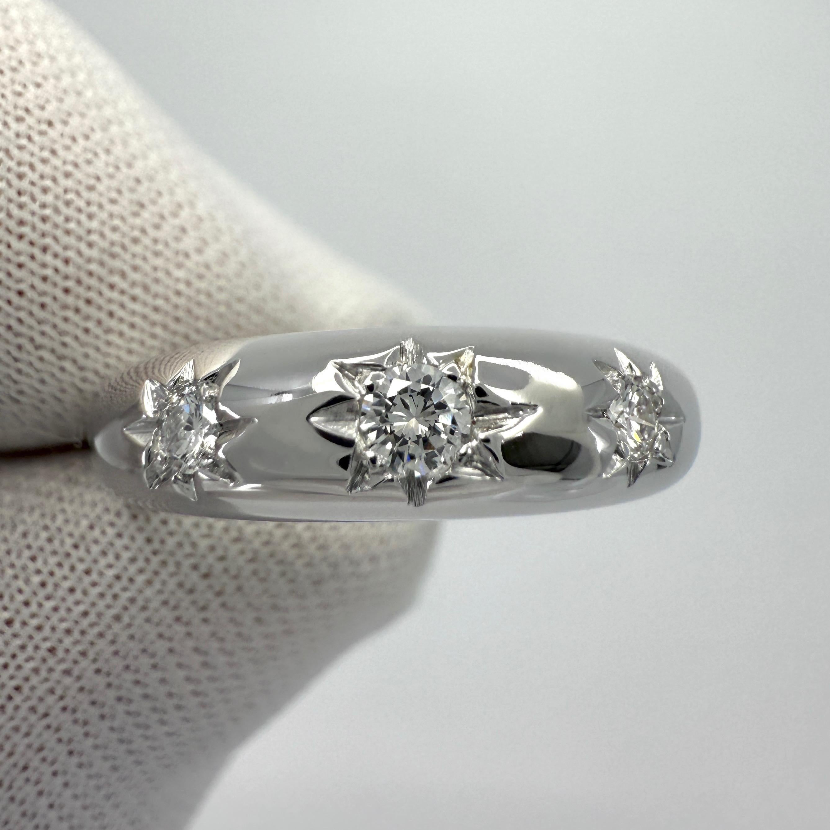Women's or Men's Rare Vintage Van Cleef & Arpels Diamond Three Stone 18k White Gold Ring For Sale