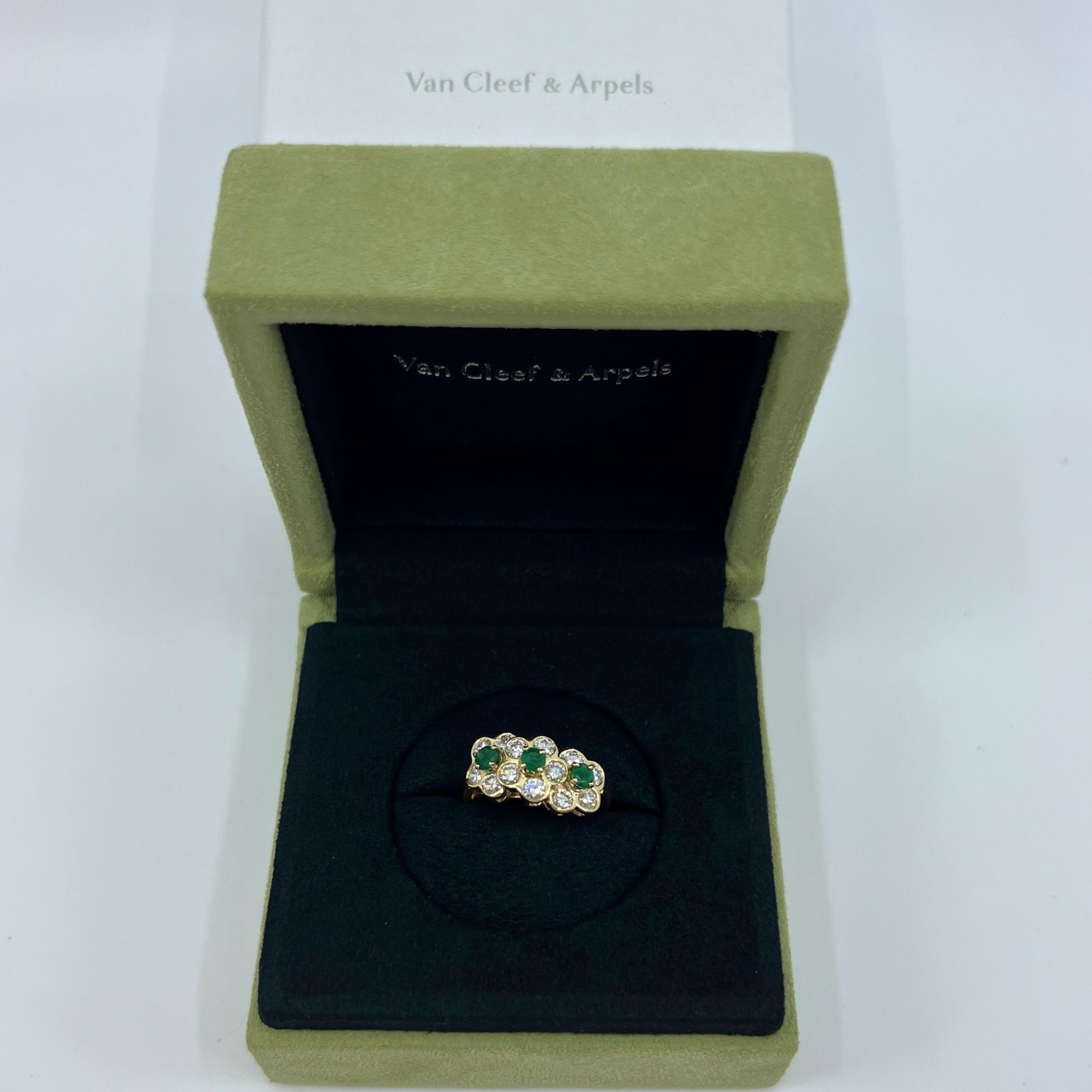 Round Cut Rare Vintage Van Cleef & Arpels Emerald & Diamond 18k Gold Fleurette Flower Ring For Sale