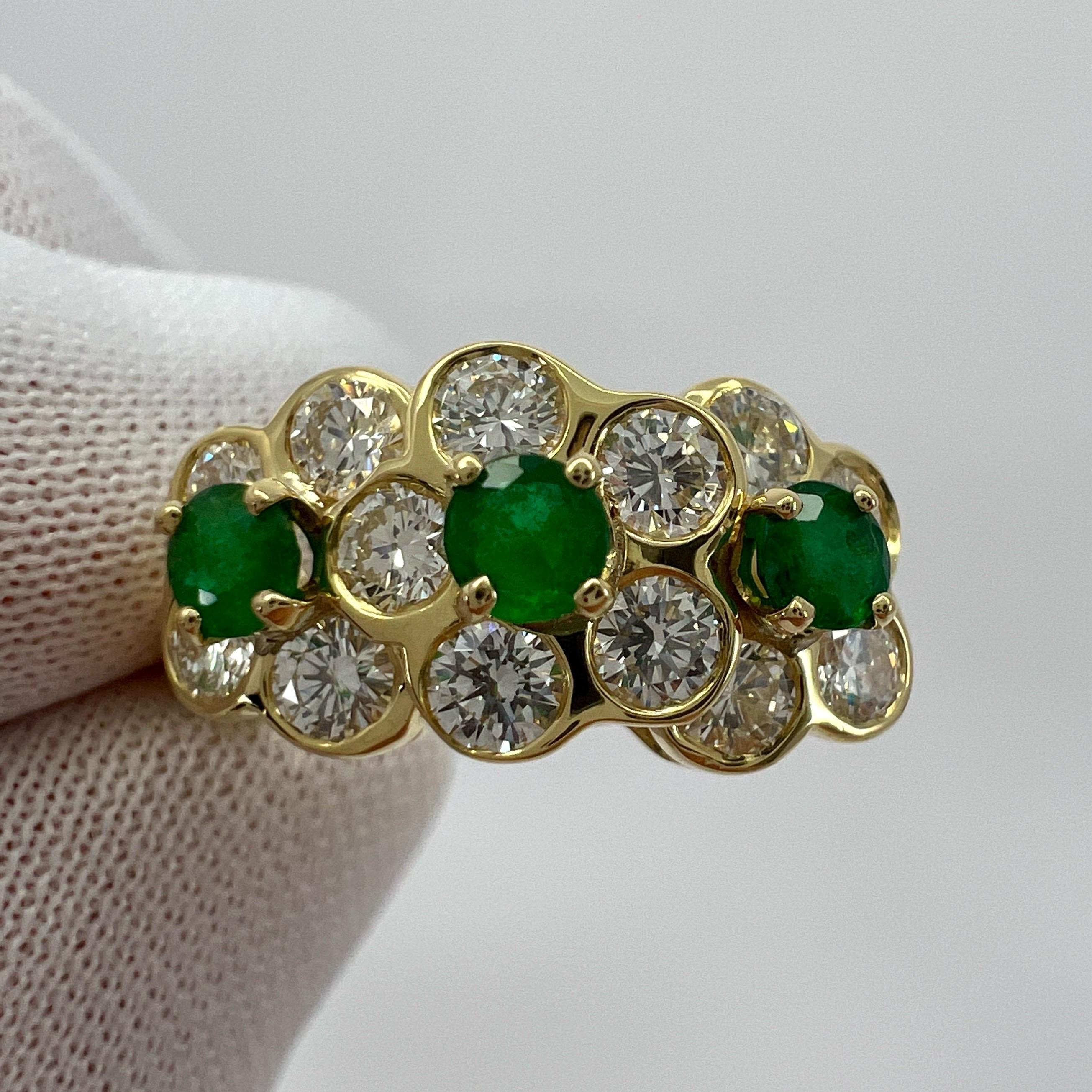 Women's or Men's Rare Vintage Van Cleef & Arpels Emerald & Diamond 18k Gold Fleurette Flower Ring For Sale