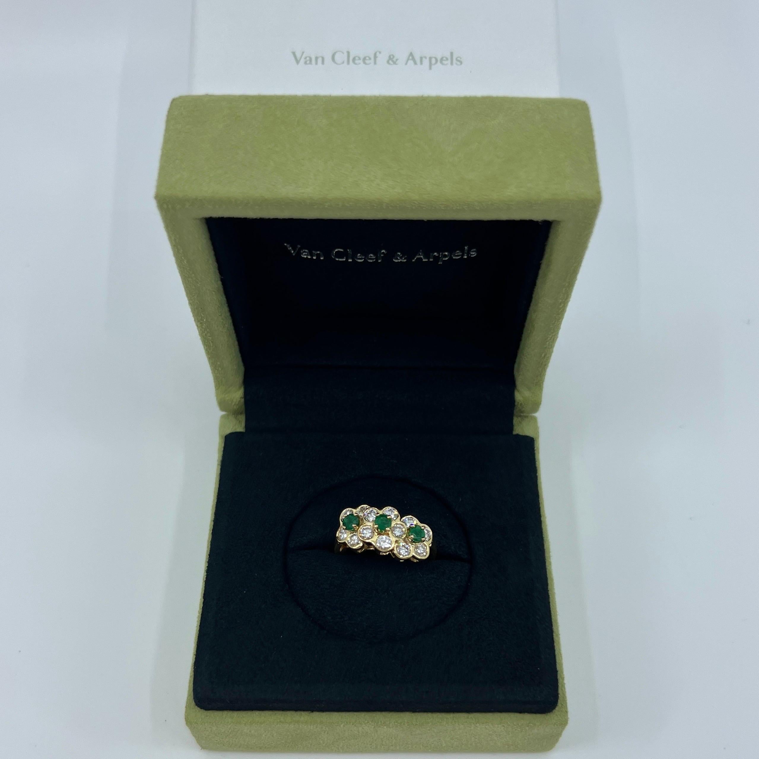 Rare Vintage Van Cleef & Arpels Emerald & Diamond 18k Gold Fleurette Flower Ring For Sale 4
