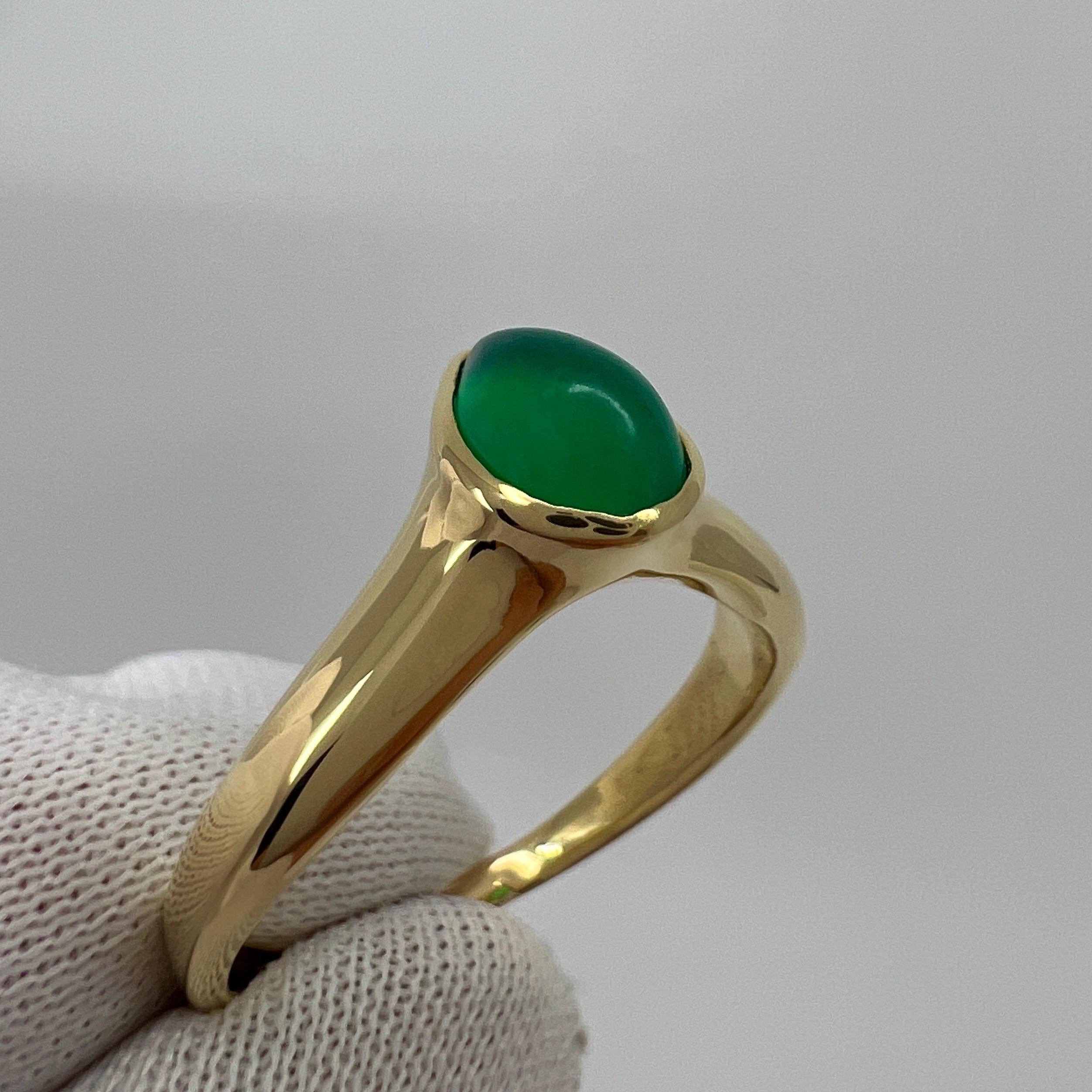 Rare Vintage Van Cleef & Arpels Green Chalcedony Pear Cut 18k Yellow Gold Ring For Sale 3