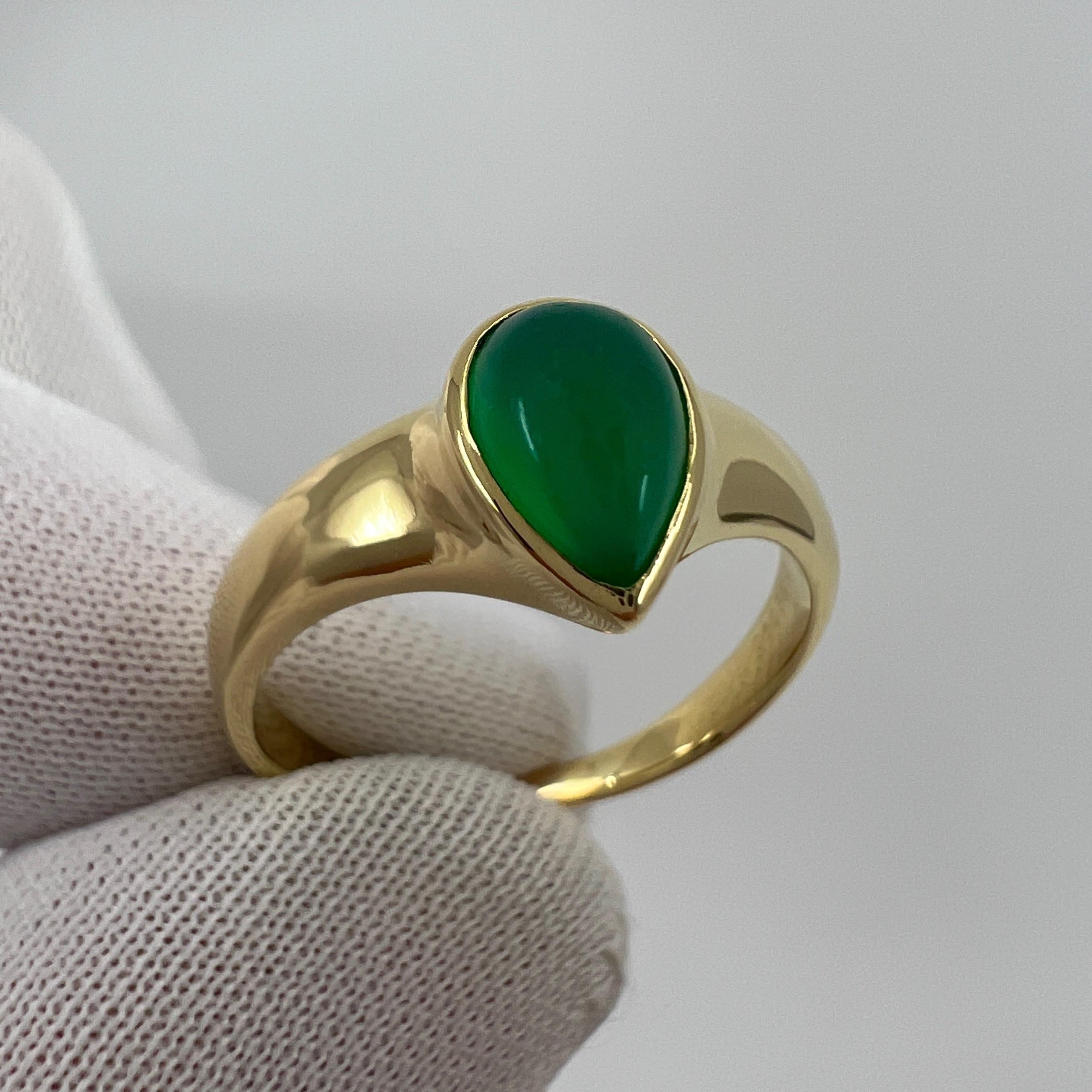 Rare Vintage Van Cleef & Arpels Green Chalcedony Pear Cut 18k Yellow Gold Ring For Sale 4