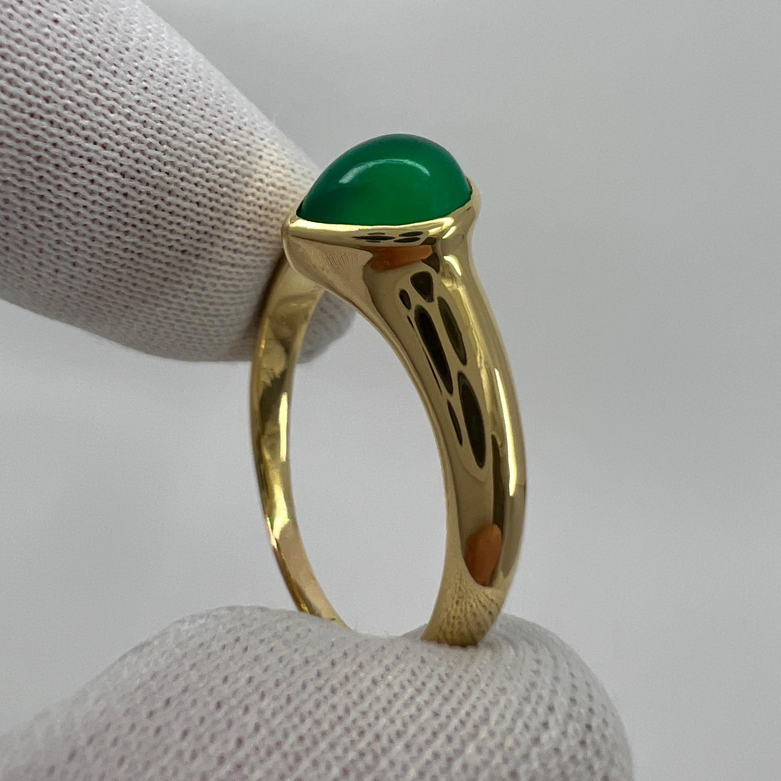 Rare Vintage Van Cleef & Arpels Green Chalcedony Pear Cut 18k Yellow Gold Ring For Sale 1