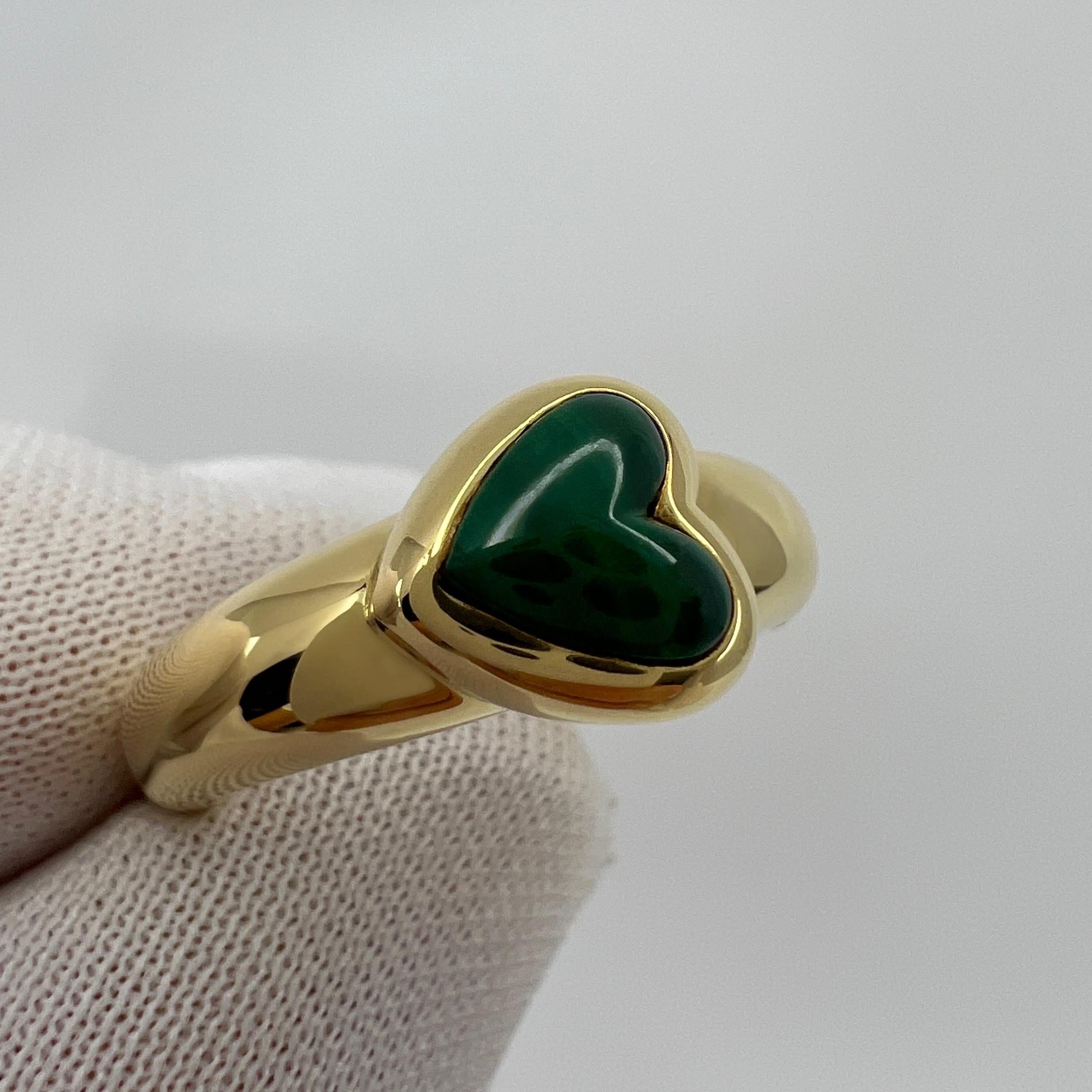 Rare Vintage Van Cleef & Arpels Green Malachite Heart Cut 18k Yellow Gold Ring.

A stunning vintage Van Cleef & Arpels ring with a beautiful top grade malachite gem displaying subtle colour banding and a beautiful heart cabochon cut.
A fine quality