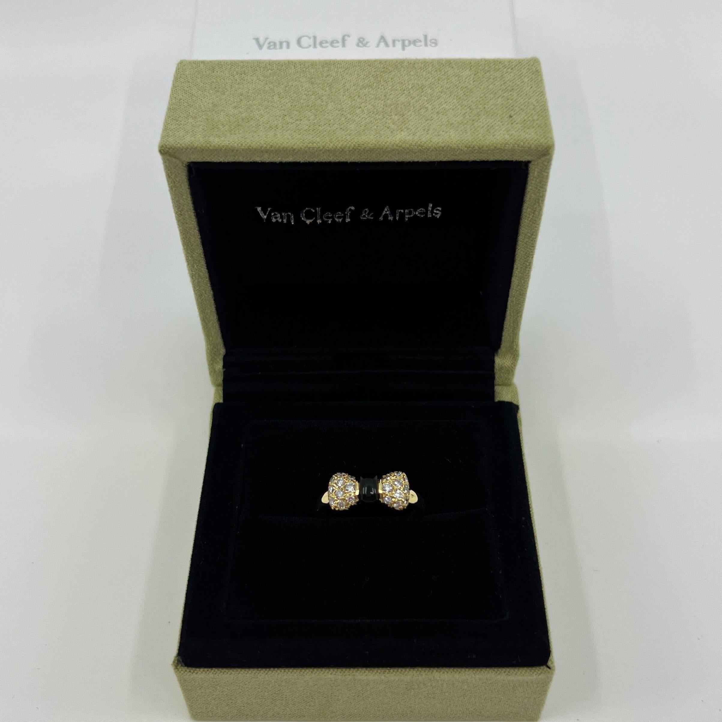 Rare Vintage Van Cleef & Arpels Onyx And Diamond 18k Yellow Gold Ribbon Bow Ring For Sale 4