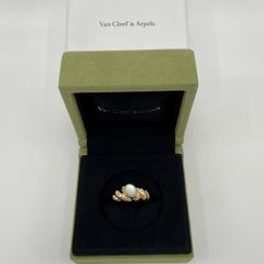 Rare Vintage Van Cleef & Arpels Oval Mother Of Pearl 18k Yellow Gold Swirl Ring
