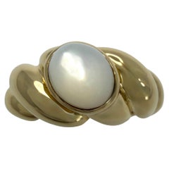 Rare Vintage Van Cleef & Arpels Oval Mother Of Pearl 18k Yellow Gold Swirl Ring