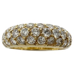 Raro anillo vintage Van Cleef & Arpels con pavé de diamantes y cúpula en oro amarillo de 18k