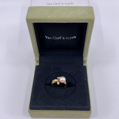 Rare Vintage Van Cleef & Arpels Pearl 18k Yellow Gold Flower Ring with Box