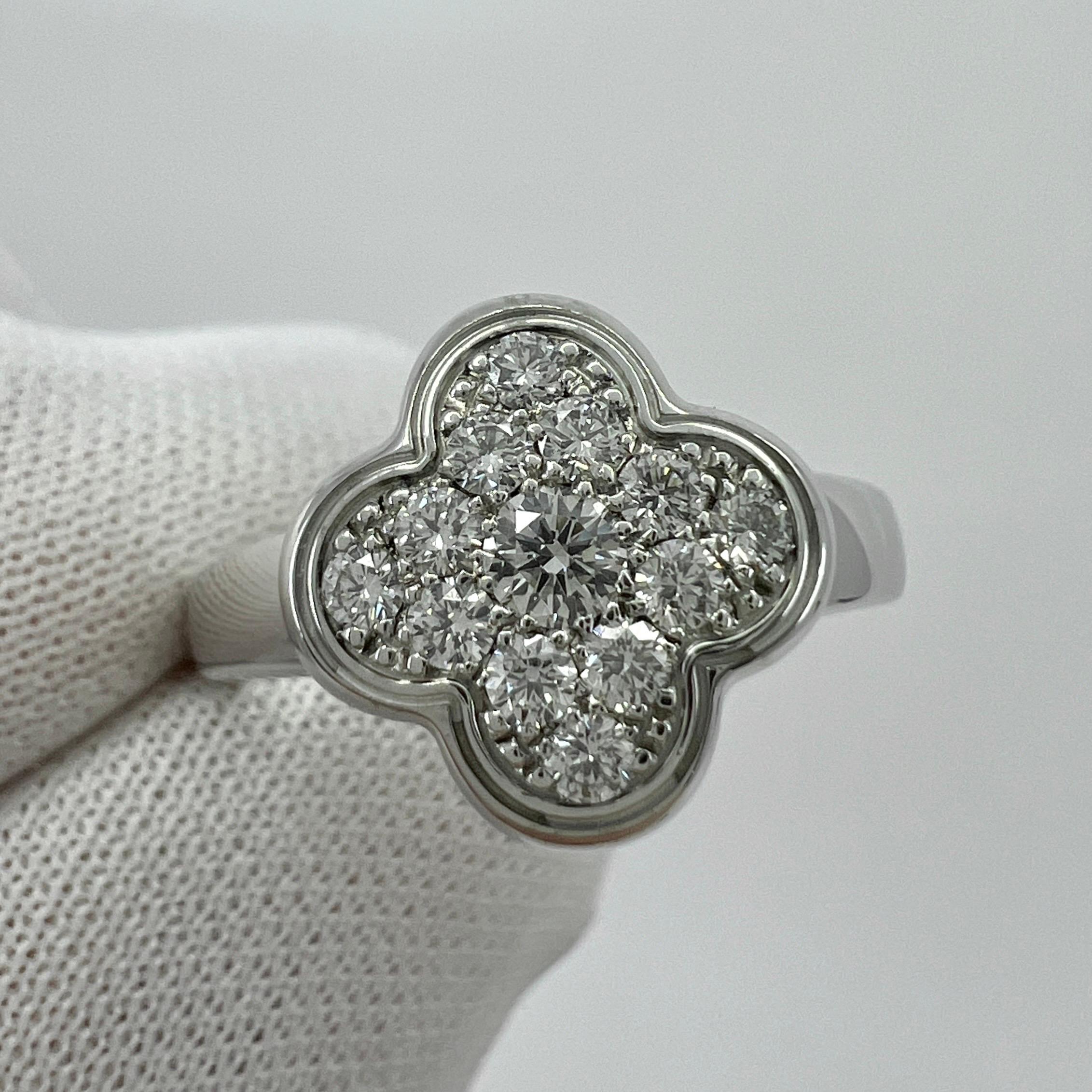 Vintage Van Cleef & Arpels Pure Alhambra Diamond 18 Karat Weißgold Ring.

Ein atemberaubender Vintage-Ring aus der Pure Alhambra-Reihe des französischen Juwelierhauses Van Cleef & Arpels. 

Das klassische Blumenmotiv, aber gefüllt mit