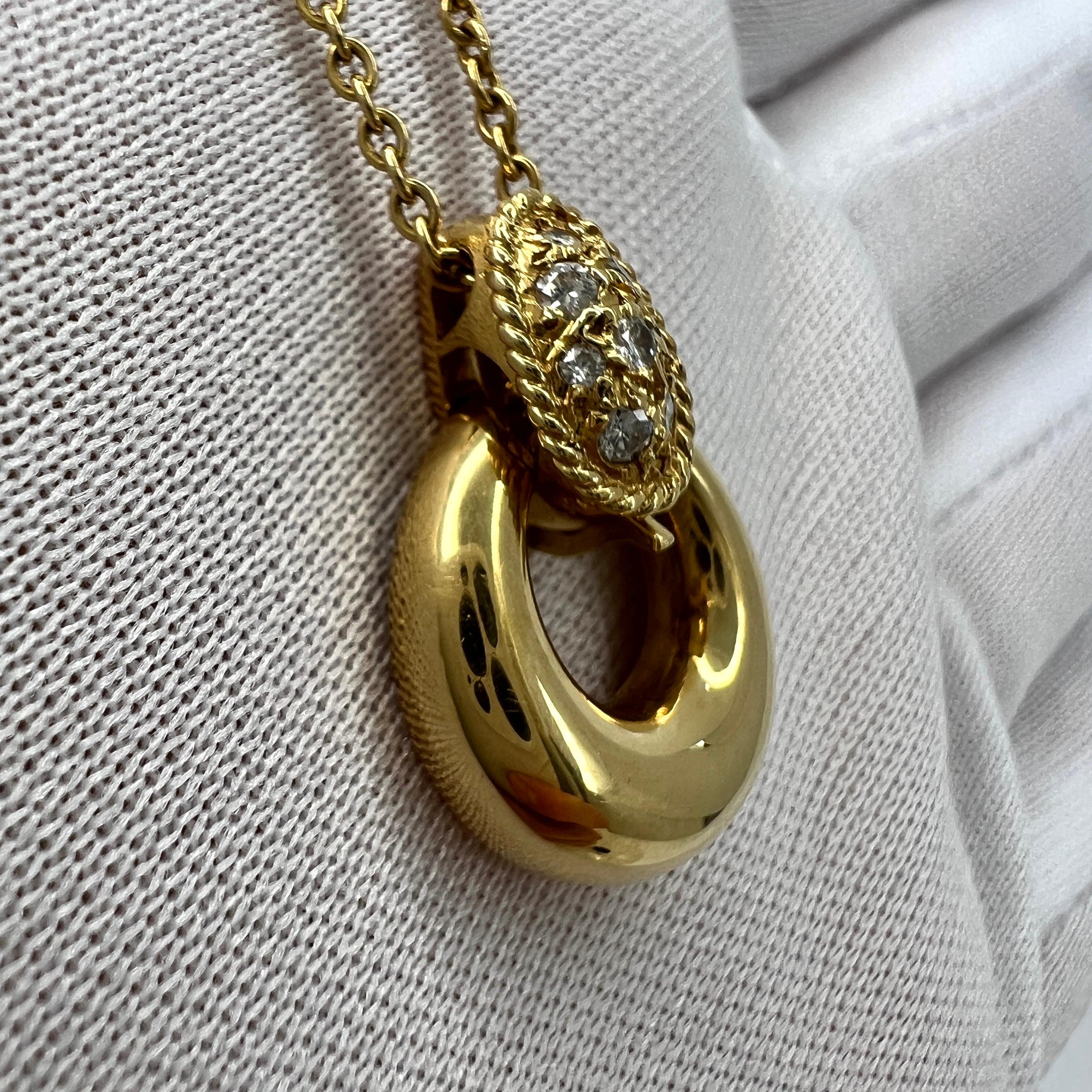 Rare Vintage Van Cleef & Arpels Round Diamond 18k Yellow Gold Pendant Necklace In Excellent Condition For Sale In Birmingham, GB
