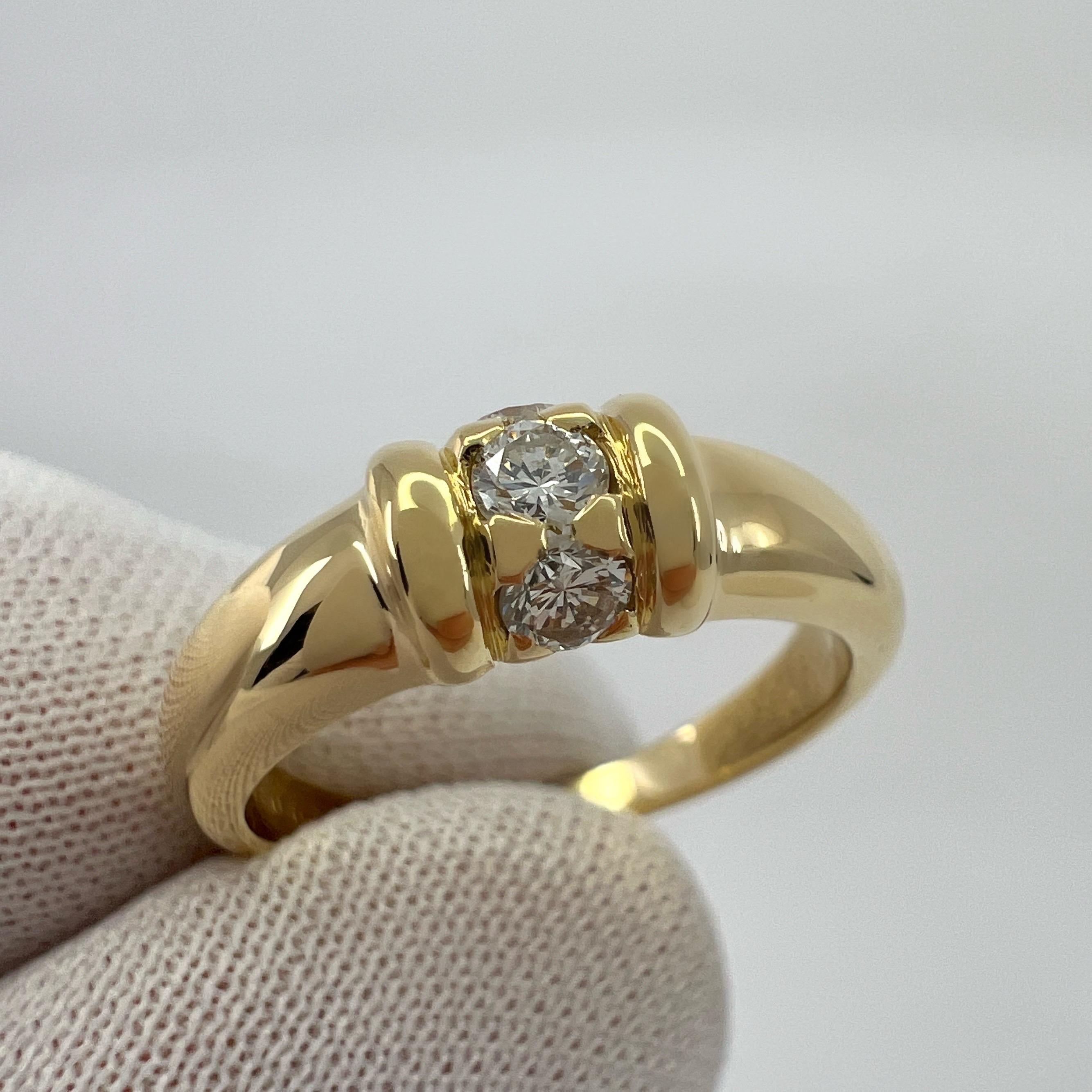 Raro anello d'epoca Van Cleef & Arpels con diamante rotondo e tre pietre in oro giallo 18 ct. in vendita 5